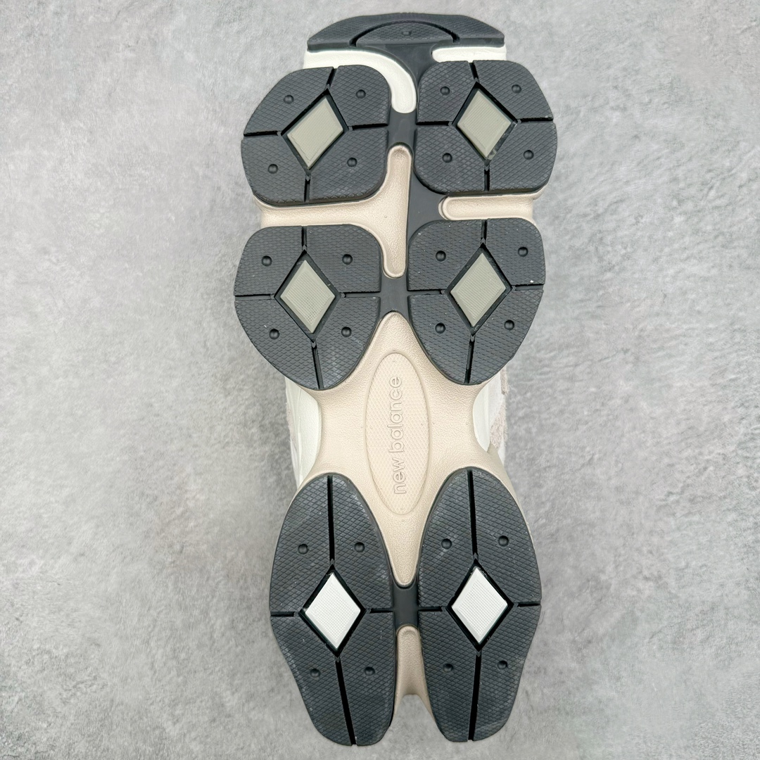 图片[9]-＃纯原 New Balance NB9060 复古运动鞋 新百伦又带来了新鞋型 并且是与芝加哥街头品牌 Joe Freshgoods 的联名款 鞋身主体采用了类似 990 系列的设计风格 与传统复古慢跑鞋区别不大 最大的变化就是鞋底部分 在传统设计的中底外层 增加了多个分区的模块 圆润的线条设计与我们熟悉的 New Balance 风格截然不同 但与同样充满弧形线条的鞋面搭配，看起来毫无违和感 尺码：36-45-选品中心