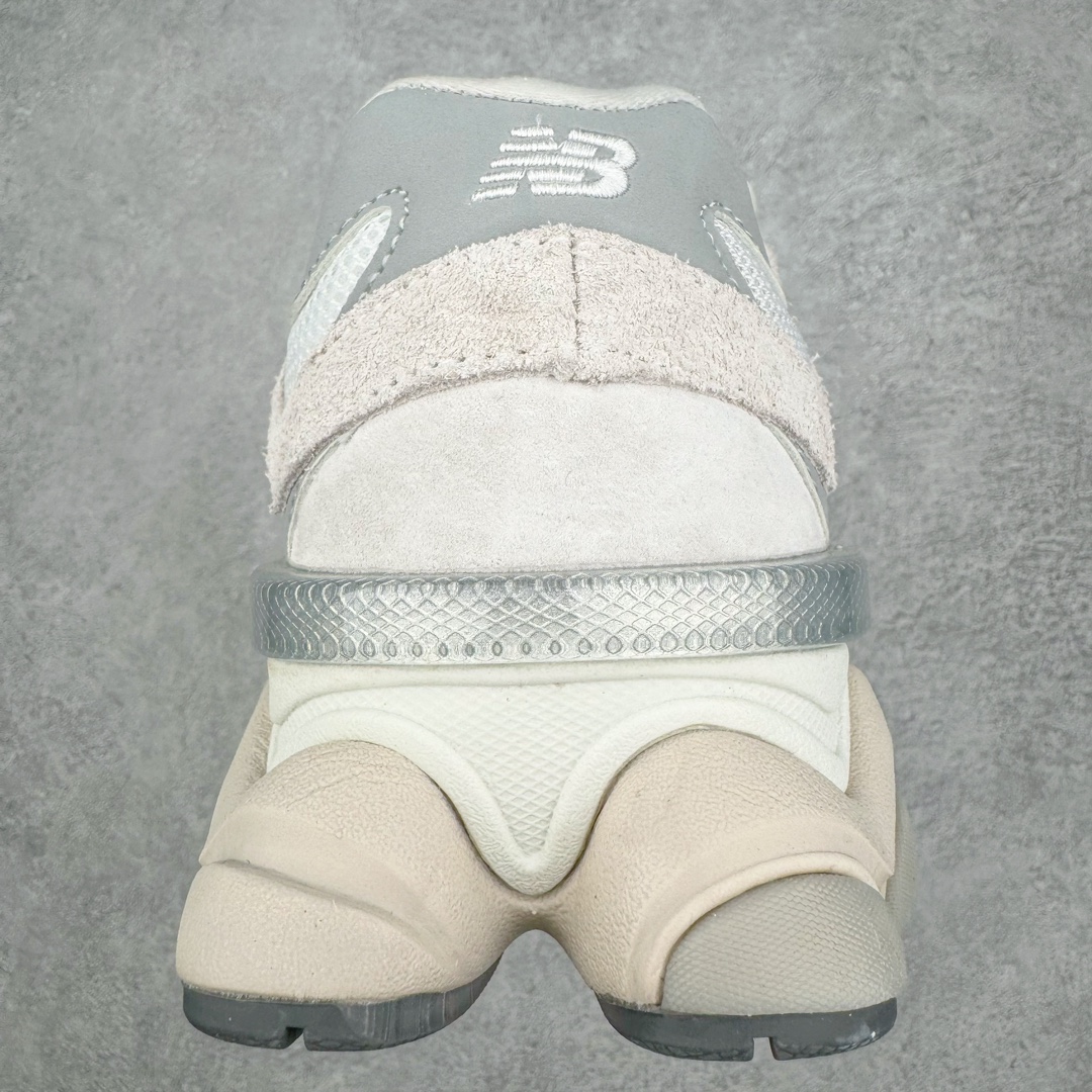 图片[8]-＃纯原 New Balance NB9060 复古运动鞋 新百伦又带来了新鞋型 并且是与芝加哥街头品牌 Joe Freshgoods 的联名款 鞋身主体采用了类似 990 系列的设计风格 与传统复古慢跑鞋区别不大 最大的变化就是鞋底部分 在传统设计的中底外层 增加了多个分区的模块 圆润的线条设计与我们熟悉的 New Balance 风格截然不同 但与同样充满弧形线条的鞋面搭配，看起来毫无违和感 尺码：36-45-选品中心