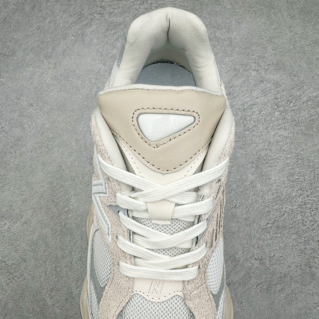 图片[5]-＃纯原 New Balance NB9060 复古运动鞋 新百伦又带来了新鞋型 并且是与芝加哥街头品牌 Joe Freshgoods 的联名款 鞋身主体采用了类似 990 系列的设计风格 与传统复古慢跑鞋区别不大 最大的变化就是鞋底部分 在传统设计的中底外层 增加了多个分区的模块 圆润的线条设计与我们熟悉的 New Balance 风格截然不同 但与同样充满弧形线条的鞋面搭配，看起来毫无违和感 尺码：36-45-选品中心