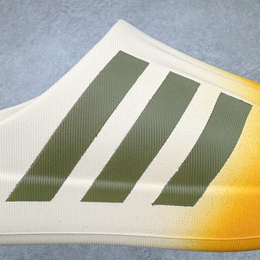 图片[10]-＃LJ渠道版 AD adiFOM Superstar MULE 贝壳头版一脚蹬半拖鸭掌鞋拖鞋 黄白黑 JP5687 重金购入原鞋及原档案磨具生产指令开发 鞋头部位凹凸有致 横向大面积波浪纹理 后跟Logo 凹凸明显 轮廓分明 描漆定位精准 公整无偏差不溢出 LOGO内侧钢印清晰工整 原厂磨具全鞋无多余毛边 同源公司EVA粒子环保塑料 原厂指令配方 无任何异味 弹性卡色均保持原鞋一致 匠心打造 鞋口弧度大小 鞋面色泽质感同步原鞋 LOGO内侧钢印清晰工整 中底部分带原厂钢印编号 原厂Ortholite欧斯莱鞋垫 区别掉渣海玻璃鞋垫 吸汗防臭的效果无法相提并论 原厂定制原标 同比ZP 符合人体设计 产品基于标志性 Superstar 鞋款轮廓的同时 利用可再生的甘蔗加工物材料制成一体式泡沫鞋身 无鞋带设计更加方便穿脱 点睛之笔在于标志性的三道杠出现在鞋子的两侧 鞋跟贴片上饰有品牌标志性的三叶草压花 偏小一码 尺码：35.5 36 36.5 37 38 38.5 39 40 40.5 41 42 42.5 43 44 44.5 45 46-选品中心