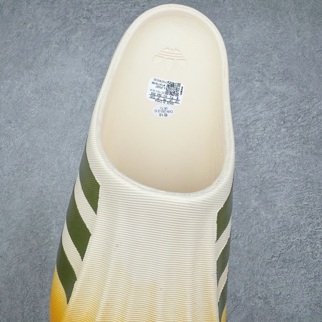 图片[5]-＃LJ渠道版 AD adiFOM Superstar MULE 贝壳头版一脚蹬半拖鸭掌鞋拖鞋 黄白黑 JP5687 重金购入原鞋及原档案磨具生产指令开发 鞋头部位凹凸有致 横向大面积波浪纹理 后跟Logo 凹凸明显 轮廓分明 描漆定位精准 公整无偏差不溢出 LOGO内侧钢印清晰工整 原厂磨具全鞋无多余毛边 同源公司EVA粒子环保塑料 原厂指令配方 无任何异味 弹性卡色均保持原鞋一致 匠心打造 鞋口弧度大小 鞋面色泽质感同步原鞋 LOGO内侧钢印清晰工整 中底部分带原厂钢印编号 原厂Ortholite欧斯莱鞋垫 区别掉渣海玻璃鞋垫 吸汗防臭的效果无法相提并论 原厂定制原标 同比ZP 符合人体设计 产品基于标志性 Superstar 鞋款轮廓的同时 利用可再生的甘蔗加工物材料制成一体式泡沫鞋身 无鞋带设计更加方便穿脱 点睛之笔在于标志性的三道杠出现在鞋子的两侧 鞋跟贴片上饰有品牌标志性的三叶草压花 偏小一码 尺码：35.5 36 36.5 37 38 38.5 39 40 40.5 41 42 42.5 43 44 44.5 45 46-选品中心