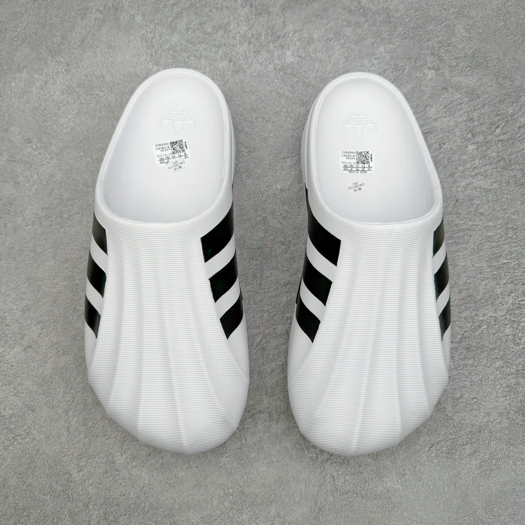 图片[2]-＃LJ渠道版 AD adiFOM Superstar MULE 贝壳头版一脚蹬半拖鸭掌鞋拖鞋 白黑 IF6184 重金购入原鞋及原档案磨具生产指令开发 鞋头部位凹凸有致 横向大面积波浪纹理 后跟Logo 凹凸明显 轮廓分明 描漆定位精准 公整无偏差不溢出 LOGO内侧钢印清晰工整 原厂磨具全鞋无多余毛边 同源公司EVA粒子环保塑料 原厂指令配方 无任何异味 弹性卡色均保持原鞋一致 匠心打造 鞋口弧度大小 鞋面色泽质感同步原鞋 LOGO内侧钢印清晰工整 中底部分带原厂钢印编号 原厂Ortholite欧斯莱鞋垫 区别掉渣海玻璃鞋垫 吸汗防臭的效果无法相提并论 原厂定制原标 同比ZP 符合人体设计 产品基于标志性 Superstar 鞋款轮廓的同时 利用可再生的甘蔗加工物材料制成一体式泡沫鞋身 无鞋带设计更加方便穿脱 点睛之笔在于标志性的三道杠出现在鞋子的两侧 鞋跟贴片上饰有品牌标志性的三叶草压花 偏小一码 尺码：35.5 36 36.5 37 38 38.5 39 40 40.5 41 42 42.5 43 44 44.5 45 46-选品中心