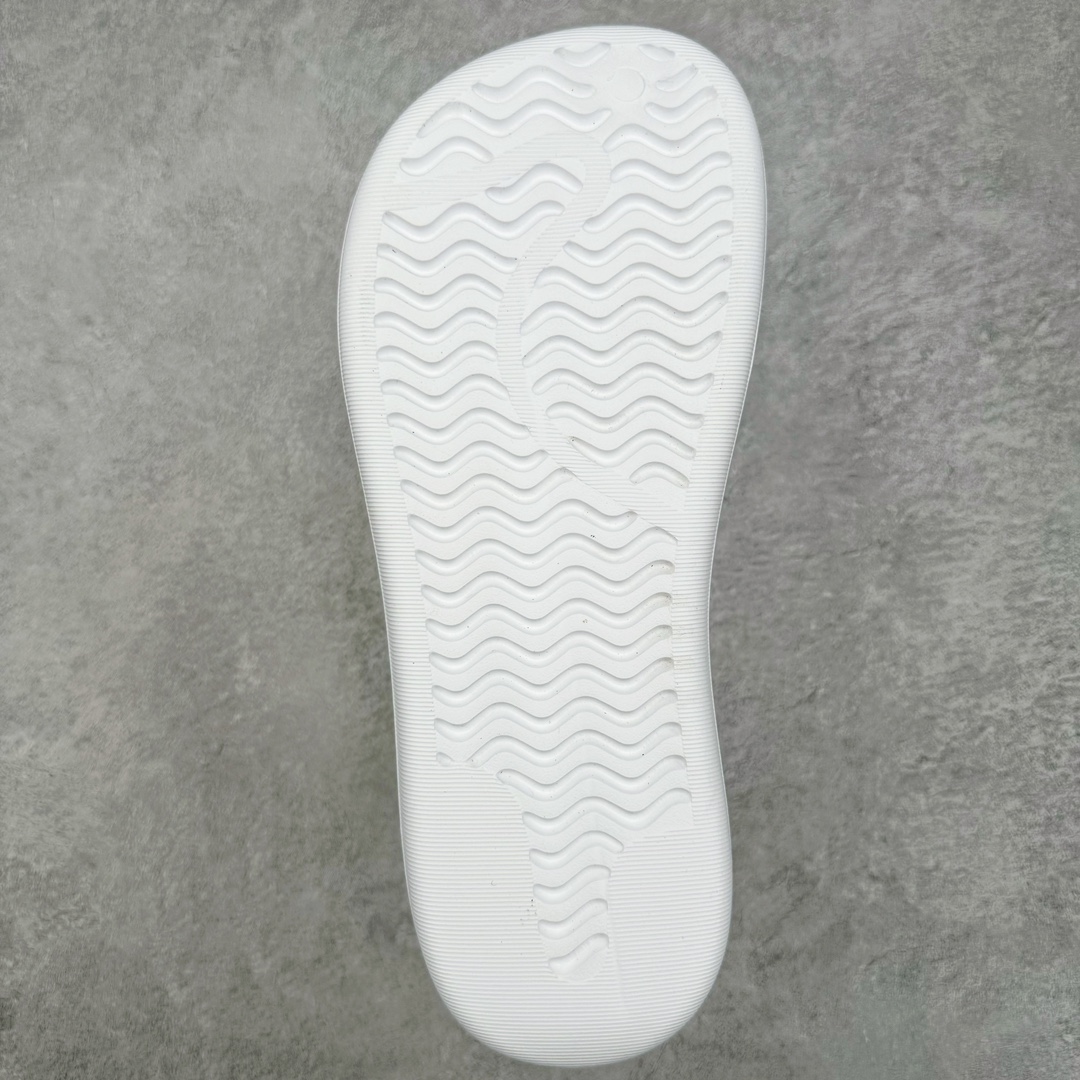 图片[9]-＃LJ渠道版 AD adiFOM Superstar MULE 贝壳头版一脚蹬半拖鸭掌鞋拖鞋 白黑 IF6184 重金购入原鞋及原档案磨具生产指令开发 鞋头部位凹凸有致 横向大面积波浪纹理 后跟Logo 凹凸明显 轮廓分明 描漆定位精准 公整无偏差不溢出 LOGO内侧钢印清晰工整 原厂磨具全鞋无多余毛边 同源公司EVA粒子环保塑料 原厂指令配方 无任何异味 弹性卡色均保持原鞋一致 匠心打造 鞋口弧度大小 鞋面色泽质感同步原鞋 LOGO内侧钢印清晰工整 中底部分带原厂钢印编号 原厂Ortholite欧斯莱鞋垫 区别掉渣海玻璃鞋垫 吸汗防臭的效果无法相提并论 原厂定制原标 同比ZP 符合人体设计 产品基于标志性 Superstar 鞋款轮廓的同时 利用可再生的甘蔗加工物材料制成一体式泡沫鞋身 无鞋带设计更加方便穿脱 点睛之笔在于标志性的三道杠出现在鞋子的两侧 鞋跟贴片上饰有品牌标志性的三叶草压花 偏小一码 尺码：35.5 36 36.5 37 38 38.5 39 40 40.5 41 42 42.5 43 44 44.5 45 46-选品中心