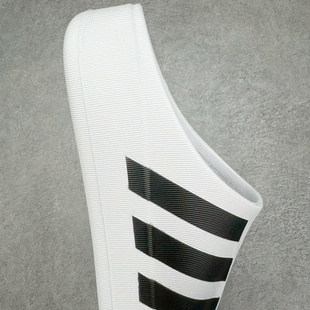 图片[6]-＃LJ渠道版 AD adiFOM Superstar MULE 贝壳头版一脚蹬半拖鸭掌鞋拖鞋 白黑 IF6184 重金购入原鞋及原档案磨具生产指令开发 鞋头部位凹凸有致 横向大面积波浪纹理 后跟Logo 凹凸明显 轮廓分明 描漆定位精准 公整无偏差不溢出 LOGO内侧钢印清晰工整 原厂磨具全鞋无多余毛边 同源公司EVA粒子环保塑料 原厂指令配方 无任何异味 弹性卡色均保持原鞋一致 匠心打造 鞋口弧度大小 鞋面色泽质感同步原鞋 LOGO内侧钢印清晰工整 中底部分带原厂钢印编号 原厂Ortholite欧斯莱鞋垫 区别掉渣海玻璃鞋垫 吸汗防臭的效果无法相提并论 原厂定制原标 同比ZP 符合人体设计 产品基于标志性 Superstar 鞋款轮廓的同时 利用可再生的甘蔗加工物材料制成一体式泡沫鞋身 无鞋带设计更加方便穿脱 点睛之笔在于标志性的三道杠出现在鞋子的两侧 鞋跟贴片上饰有品牌标志性的三叶草压花 偏小一码 尺码：35.5 36 36.5 37 38 38.5 39 40 40.5 41 42 42.5 43 44 44.5 45 46-选品中心