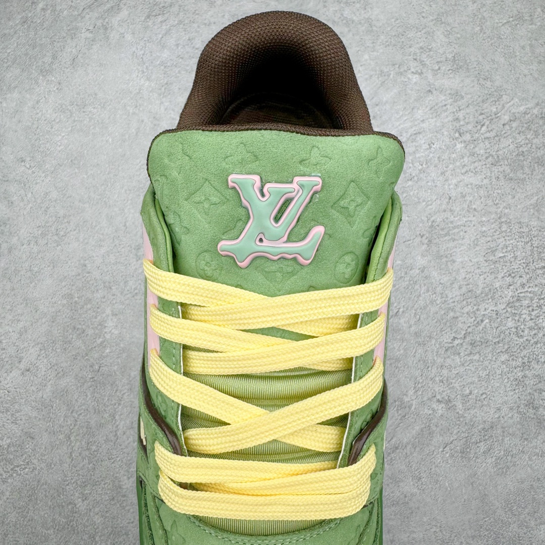 图片[5]-零售💰560 ＃ZS纯原 Louis Vuitton Trainer lv时装走秀运动鞋 做旧系列 市场所有版本中综合最强的货品 GD实力大厂出品  全网最全配色更新最快 最成熟的做工稳定的品控  完美鞋型超高的清洁度 零毛边线头瑕疵 全套原楦原纸版原鞋开模 全网最具灵魂的版型 正确原装黄色鞋盒 正确中底印花 鞋面印花3D高频深度立体 全鞋电脑针车 紧密相连 针距密度一致 环保乳胶注塑鞋垫 厚度脚感还原原版 皮面裁剪部位 统一油边封口工艺 原装橡胶大底含胶量大底组合零偏差 专柜全套包装 防尘袋 说明书 质保卡 男女鞋 尺码：35 36 37 38 39 40 41 42 43 44 45 编码：yby5936060-运动鞋