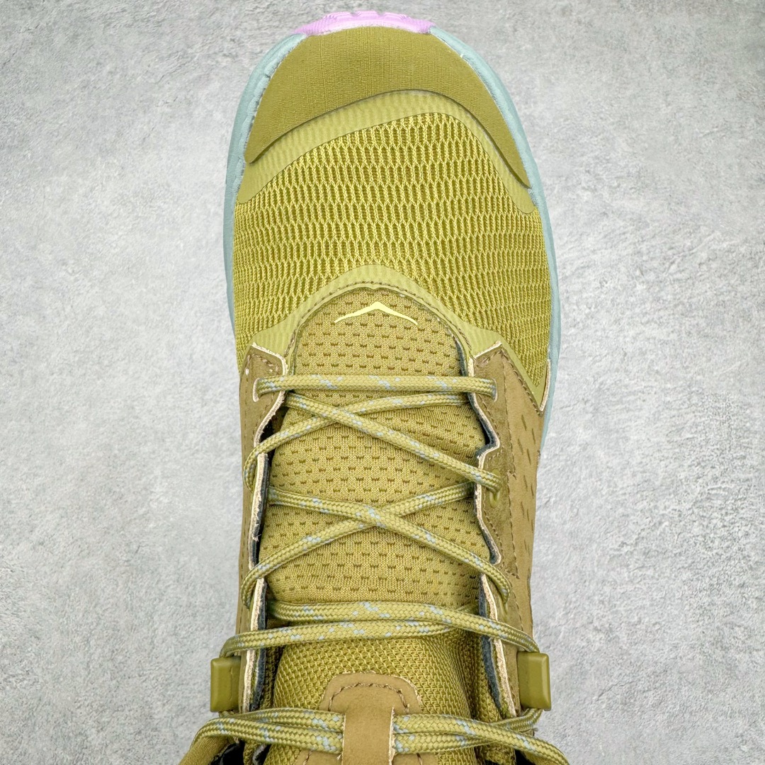 图片[4]-零售💰320 Hoka M ANACAPA Mid GTX 中帮厚底锯齿坦克户外运动鞋 Vibram辽宁代工原装外底提供强大的防滑性能 5MM多向凸耳提供多种地形下的强劲抓地力 鞋面加入防水功能 汗气却可经由GORE-TEX薄膜上的微孔排出 皮革鞋面搭配耐磨 橡胶鞋头使鞋面具有良好的透气性 支撑性及保护性 上层缓冲EVA可为足底带来柔软舒适的缓冲感 底层橡胶化泡棉提供持久的缓震和支撑 尺码：36 36.5 37 38 38.5 39 40 40.5 41 42 42.5 43 44 44.5 45 编码：Bby3936020-运动鞋