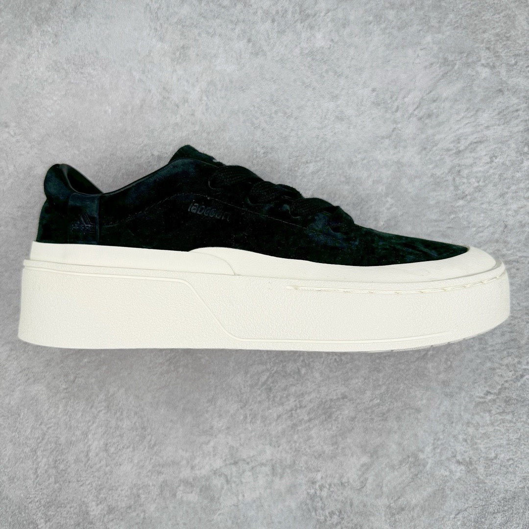 ＃H11纯原 AD Labcourt 百搭休闲轻松舒适耐磨透气低帮板鞋 FOG平替单品 鞋面使用了绒毛麂皮 鞋面和鞋底连接处使用了包边处理 看起来更加精致有型 内里也使用了光滑的优质皮革 鞋垫上的LOGO彰显品牌身份 鞋子后脚跟处的英文 ENDINEERED FOR THE STYLE OF FUTURE译为 为未来的风格而设计 尺码：36 36.5 37 38 38.5 39 40 40.5 41 42 42.5 43 44 44.5 45-选品中心