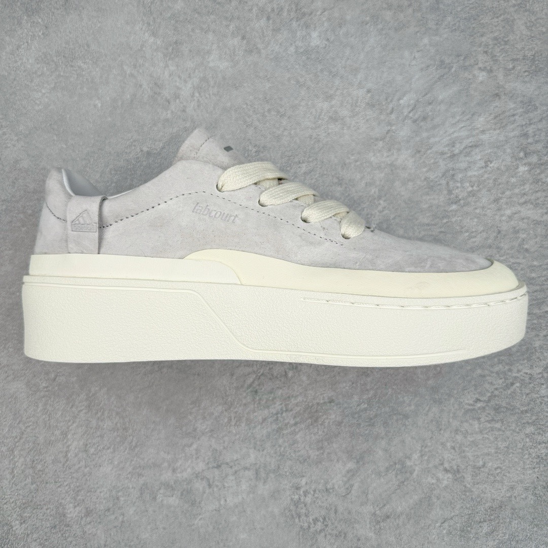 图片[2]-＃H11纯原 AD Labcourt 百搭休闲轻松舒适耐磨透气低帮板鞋 FOG平替单品 鞋面使用了绒毛麂皮 鞋面和鞋底连接处使用了包边处理 看起来更加精致有型 内里也使用了光滑的优质皮革 鞋垫上的LOGO彰显品牌身份 鞋子后脚跟处的英文 ENDINEERED FOR THE STYLE OF FUTURE译为 为未来的风格而设计 尺码：36 36.5 37 38 38.5 39 40 40.5 41 42 42.5 43 44 44.5 45-选品中心