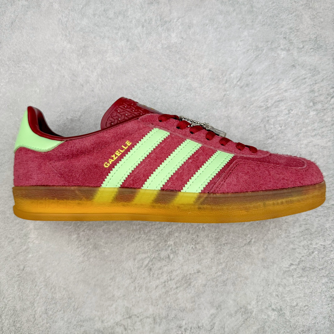 零售💰240 AD Gazelle Indoor Trainers 羚羊内训系列低帮复古百搭休闲运动德训风板鞋 IH7487 90年代经典的复刻版！自60年代以足球训练鞋面世以来,Gazelle就以其经典设计席卷全球。1991年版本的复刻,再造经典Gazelle。采用皮革打造,搭配浊色细节,让这款经典更加简约。尺码：36 36⅔ 37⅓ 38 38⅔ 39⅓ 40 40⅔ 41⅓ 42 42⅔ 43⅓ 44 45 编码：Fby2936040-运动鞋