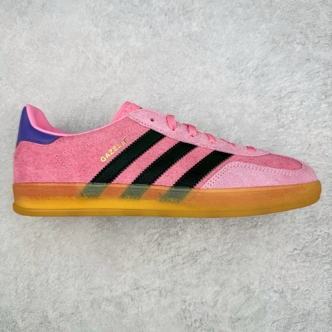 图片[3]-＃CS纯原 AD Original Gazelle Indoor Trainers 瞪羚室内鞋系列低帮复古百搭休闲运动德训风板鞋 高端零售特供批次 原厂定制长毛翻毛皮组合环保纤维革鞋面材质 内置环保海玻璃鞋垫 外置RB橡胶大底 产品品控稳定性领先行业 原厂全套原楦原纸板冲刀磨具开发 原厂皮料加持 原厂港宝加持定型后跟R度完美 将复古进行到底 简约流畅 三十年不变经典 这款Gazelle运动鞋 无论面料、配色、质感或设计 都只在重现其1991年原款的经典 皮革鞋面 撞色三条纹和鞋跟标的设计 力求呈现90年代的经典复古风潮 Samba火热的同时 也带动了其它的复古鞋型 Gazelle便是其中一只 Gazelle Indoor拥有包边更宽的T字型鞋头 更好的保护运动员的前掌 浓浓的复古氛围感 非常适合现在流行的Cleanfit风格 尺码：35.5 36 36.5 37.5 38 38.5 39 40 40.5 41 42 42.5 43 44 44.5 45 46-选品中心