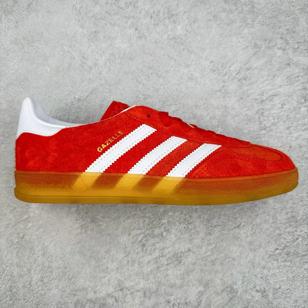 图片[4]-＃CS纯原 AD Original Gazelle Indoor Trainers 瞪羚室内鞋系列低帮复古百搭休闲运动德训风板鞋 高端零售特供批次 原厂定制长毛翻毛皮组合环保纤维革鞋面材质 内置环保海玻璃鞋垫 外置RB橡胶大底 产品品控稳定性领先行业 原厂全套原楦原纸板冲刀磨具开发 原厂皮料加持 原厂港宝加持定型后跟R度完美 将复古进行到底 简约流畅 三十年不变经典 这款Gazelle运动鞋 无论面料、配色、质感或设计 都只在重现其1991年原款的经典 皮革鞋面 撞色三条纹和鞋跟标的设计 力求呈现90年代的经典复古风潮 Samba火热的同时 也带动了其它的复古鞋型 Gazelle便是其中一只 Gazelle Indoor拥有包边更宽的T字型鞋头 更好的保护运动员的前掌 浓浓的复古氛围感 非常适合现在流行的Cleanfit风格 尺码：35.5 36 36.5 37.5 38 38.5 39 40 40.5 41 42 42.5 43 44 44.5 45 46-选品中心
