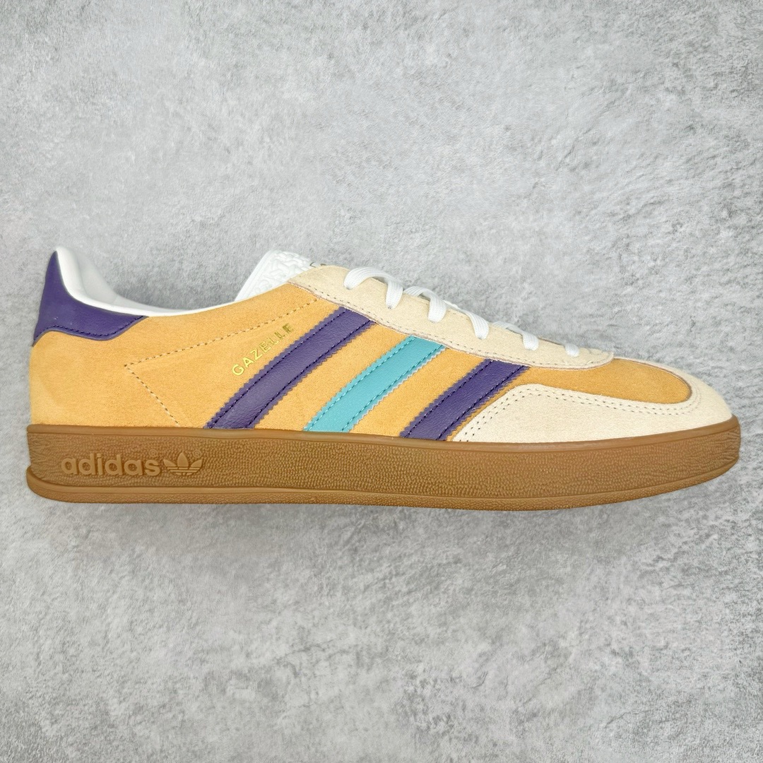 图片[3]-＃CS纯原 AD Original Gazelle Indoor Trainers 瞪羚室内鞋系列低帮复古百搭休闲运动德训风板鞋 高端零售特供批次 原厂定制长毛翻毛皮组合环保纤维革鞋面材质 内置环保海玻璃鞋垫 外置RB橡胶大底 产品品控稳定性领先行业 原厂全套原楦原纸板冲刀磨具开发 原厂皮料加持 原厂港宝加持定型后跟R度完美 将复古进行到底 简约流畅 三十年不变经典 这款Gazelle运动鞋 无论面料、配色、质感或设计 都只在重现其1991年原款的经典 皮革鞋面 撞色三条纹和鞋跟标的设计 力求呈现90年代的经典复古风潮 Samba火热的同时 也带动了其它的复古鞋型 Gazelle便是其中一只 Gazelle Indoor拥有包边更宽的T字型鞋头 更好的保护运动员的前掌 浓浓的复古氛围感 非常适合现在流行的Cleanfit风格 尺码：35.5 36 36.5 37.5 38 38.5 39 40 40.5 41 42 42.5 43 44 44.5 45 46-选品中心