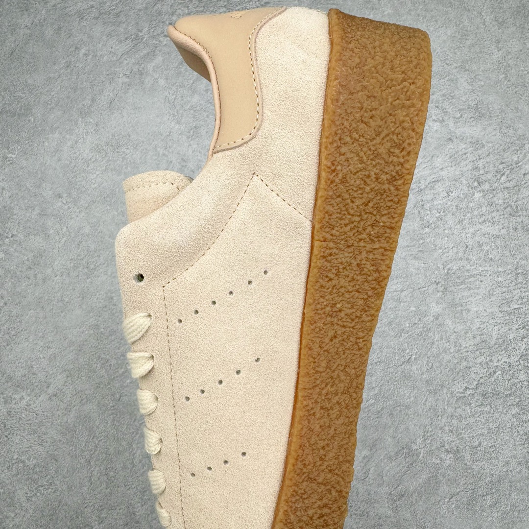 图片[7]-零售💰210 AD Originals StanSmith 史密斯绒面运动板鞋 平台爆款订单 Stan Smith Crepe 对 1965 年诞生的款式进行了别样演绎 鞋面采用柔软的棕褐色绒面革材料 鞋侧的穿孔形成了标志性三条纹 后跟贴片带有 “Stan Smith“ 字样 柔软的绒面革鞋面和绉胶外底为这款多功能鞋带来干净 优质的感觉 利落的剪裁 棕色外底完善了这款鞋的精致和多功能设计 柔软的麂皮鞋面 生胶外底和极简的配色 透露出简洁 高级的质感 尺码：36 36.5 37 38 38.5 39 40 40.5 41 42 42.5 43 44 44.5 45 编码：by2936010-运动鞋