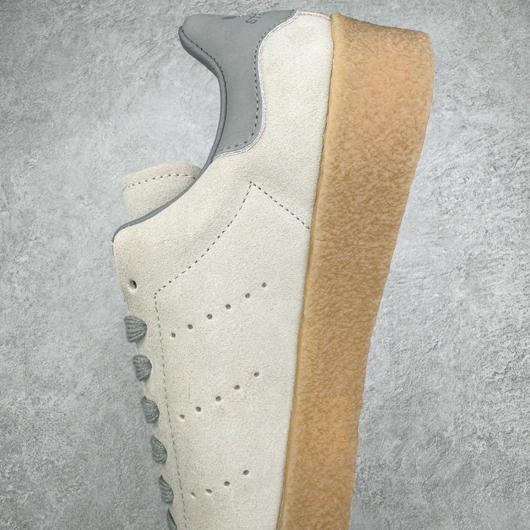 图片[7]-零售💰210 AD Originals StanSmith 史密斯绒面运动板鞋 平台爆款订单 Stan Smith Crepe 对 1965 年诞生的款式进行了别样演绎 鞋面采用柔软的棕褐色绒面革材料 鞋侧的穿孔形成了标志性三条纹 后跟贴片带有 “Stan Smith“ 字样 柔软的绒面革鞋面和绉胶外底为这款多功能鞋带来干净 优质的感觉 利落的剪裁 棕色外底完善了这款鞋的精致和多功能设计 柔软的麂皮鞋面 生胶外底和极简的配色 透露出简洁 高级的质感 尺码：36 36.5 37 38 38.5 39 40 40.5 41 42 42.5 43 44 44.5 45 编码：Aby2936010-运动鞋