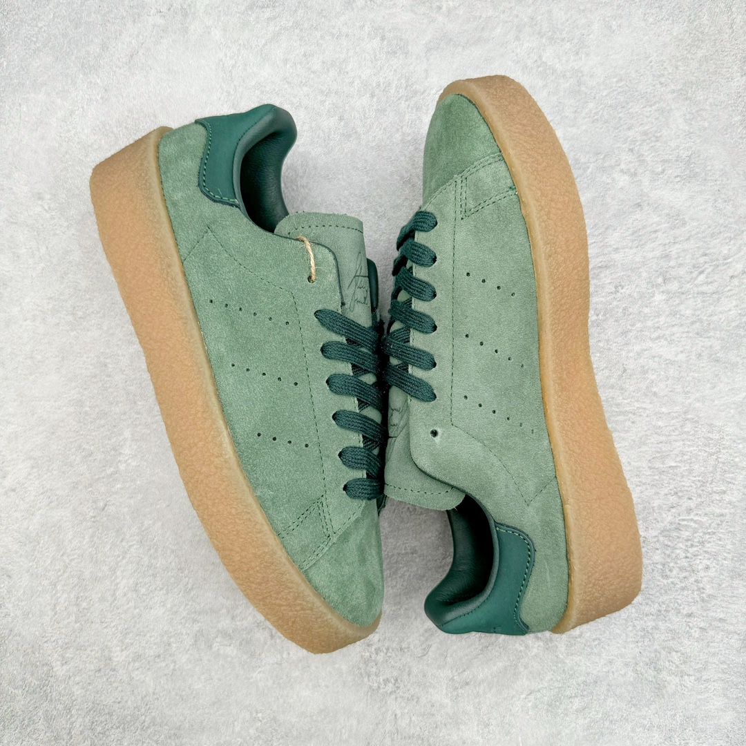 图片[3]-零售💰210 AD Originals StanSmith 史密斯绒面运动板鞋 平台爆款订单 Stan Smith Crepe 对 1965 年诞生的款式进行了别样演绎 鞋面采用柔软的棕褐色绒面革材料 鞋侧的穿孔形成了标志性三条纹 后跟贴片带有 “Stan Smith“ 字样 柔软的绒面革鞋面和绉胶外底为这款多功能鞋带来干净 优质的感觉 利落的剪裁 棕色外底完善了这款鞋的精致和多功能设计 柔软的麂皮鞋面 生胶外底和极简的配色 透露出简洁 高级的质感 尺码：36 36.5 37 38 38.5 39 40 40.5 41 42 42.5 43 44 44.5 45 编码：Aby2936010-运动鞋