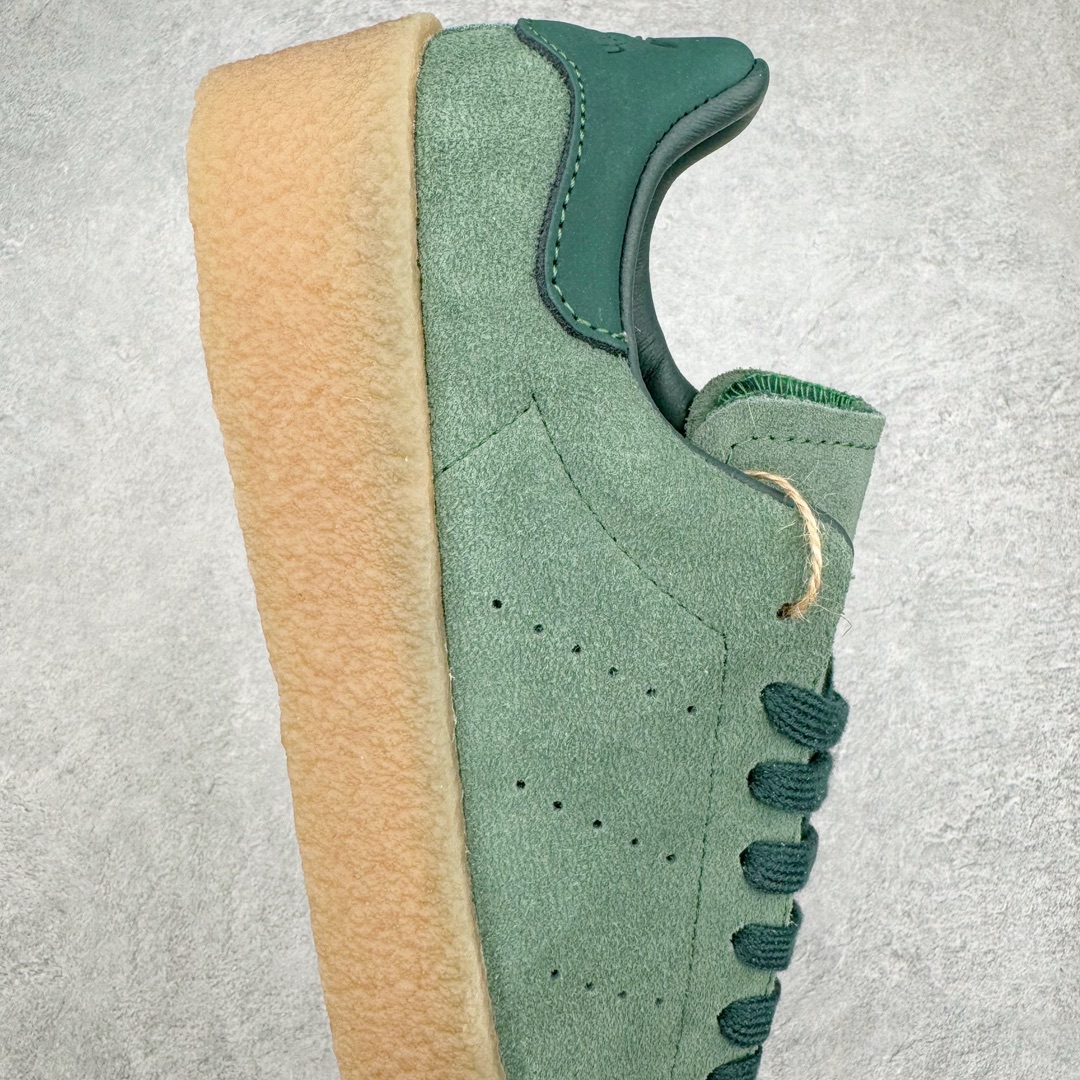 图片[6]-零售💰210 AD Originals StanSmith 史密斯绒面运动板鞋 平台爆款订单 Stan Smith Crepe 对 1965 年诞生的款式进行了别样演绎 鞋面采用柔软的棕褐色绒面革材料 鞋侧的穿孔形成了标志性三条纹 后跟贴片带有 “Stan Smith“ 字样 柔软的绒面革鞋面和绉胶外底为这款多功能鞋带来干净 优质的感觉 利落的剪裁 棕色外底完善了这款鞋的精致和多功能设计 柔软的麂皮鞋面 生胶外底和极简的配色 透露出简洁 高级的质感 尺码：36 36.5 37 38 38.5 39 40 40.5 41 42 42.5 43 44 44.5 45 编码：Aby2936010-运动鞋