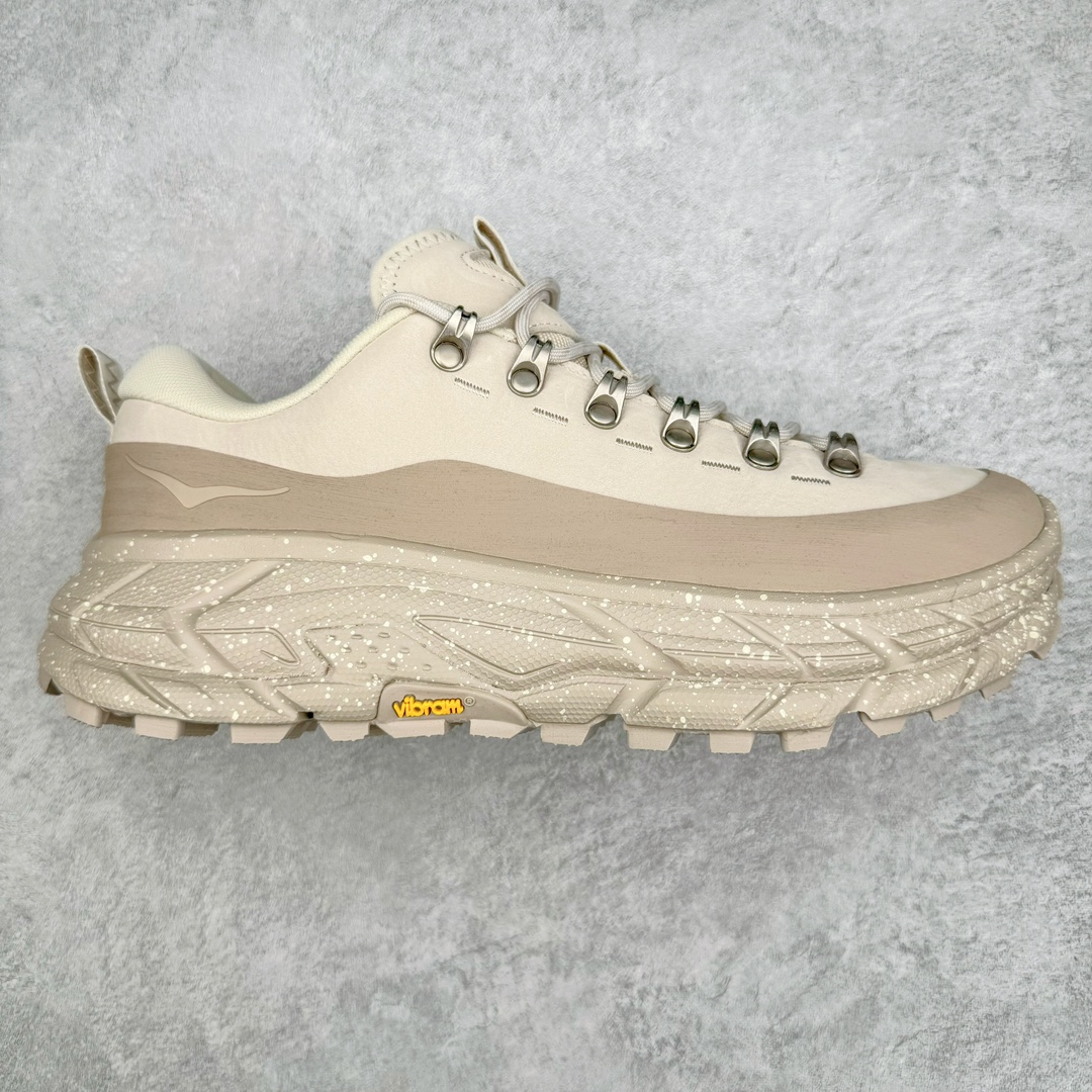 零售💰500 ＃X版纯原 HOKA ONE ONE Tor Uitra Low 托亚潮流户外越野登山功能鞋 鞋款利用机能、户外、复古元素将都市型格与户外机能无缝结合 既能自由穿梭于城市的钢筋水泥之间 也能轻松演绎山系潮流搭配 全粒面皮革结合模压鞋口 提升持久耐穿度 直至鞋头的鞋带设计 舒适灵活的调节 搭配鞋头处HOKA ONE ONE飞翼纹饰 营造了个性十足的张扬气场 Tor Ultra 配备 Vibram® 鞋底与 EVA 和RMAT® 中底 给穿著者最佳的抓地力及舒适性 另外中底的金属摇杆可稳定脚部行程 当走过崎岖山路时依然让脚部得到平稳的感觉 而整对鞋以皮革和耐用尼龙布材打造 与坚固的鞋底相结合 可以牢固地支撑脚部和脚踝 另外外层搭载的Event技术 保持鞋履防水以及鞋内透气作用 SIZE：36 36.5 37.5 38 38.5 39 40 40.5 41 42 42.5 43 44 44.5 45 编码：Xby5936000-运动鞋