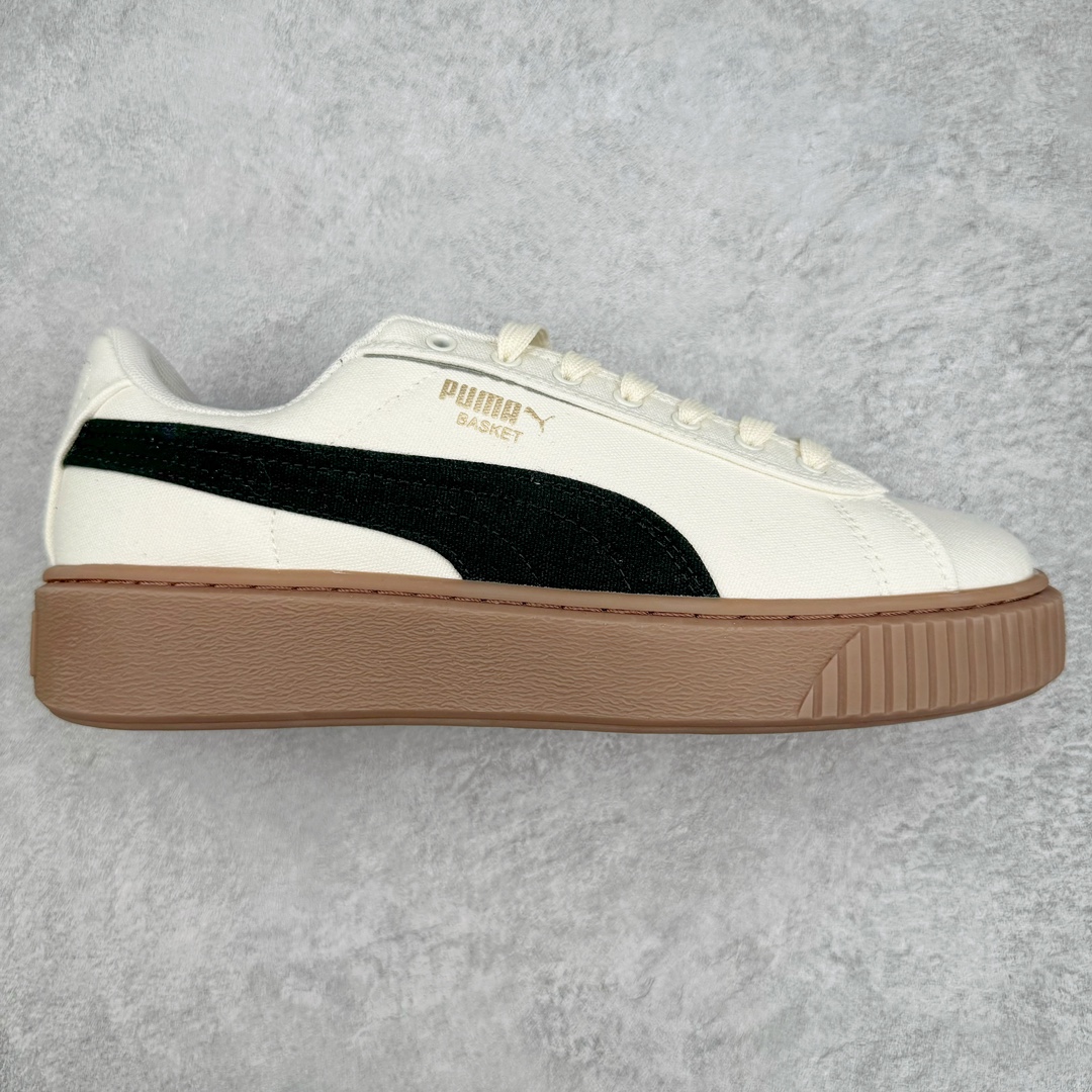 零售💰230 PUMA Suede Platform 彪马三明治厚底金标男女款复古休闲鞋增高运动鞋松糕跟板鞋 整双鞋款以经典的PUMA Suede鞋面为基底 采用高级麂皮材质打造 质感满载 鞋侧的金色烫印PUMA Logo引人瞩目 时尚有型 特色之一的加厚橡胶鞋底 让你默默长高3公分 以品牌经典的 Suede 为设计原型 耀眼奢华个性十足 超多明星、博主都在穿 尺码：36 36.5 37 37.5 38 38.5 39 40 40.5 41 42 42.5 43 44 45 编码：Sby2936030-运动鞋