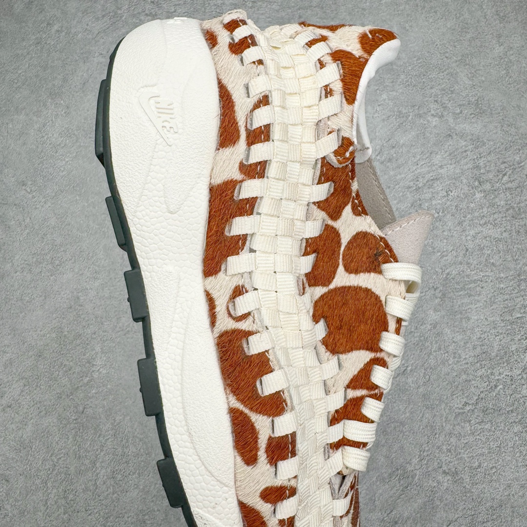 图片[6]-零售💰320 ＃B版纯原 NK Air Footscape Woven 足部编织系列低帮户外风休闲运动慢跑鞋 FB1959-100 NK Woven 编织设计一直是潮流圈玩家格外青睐的独特元素 依然还是那个熟悉的感觉，在阔别街头多年之后，它的再度回归，无疑为大家的潮流穿搭又将带来新的选择。舒适经典鞋款，耀眼回归。Footscape 选用加宽鞋头和鞋外侧鞋带，提供另类的自然畅动贴合度。不对称梭织细节具有双重功能，既可点缀柔软的麂皮鞋面，又可增添足部包覆感。内部配有超柔软泡棉中底和鞋跟 Nike Air 缓震设计。舒适脚感，让你一穿上就讚叹不已。尺码：40 40.5 41 42 42.5 43 44 44.5 45 编码：Bby3936020-运动鞋