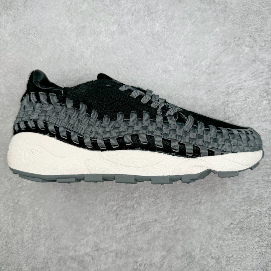 零售💰320 ＃B版纯原 NK Air Footscape Woven 足部编织系列低帮户外风休闲运动慢跑鞋 FB1959-001 NK Woven 编织设计一直是潮流圈玩家格外青睐的独特元素 依然还是那个熟悉的感觉，在阔别街头多年之后，它的再度回归，无疑为大家的潮流穿搭又将带来新的选择。舒适经典鞋款，耀眼回归。Footscape 选用加宽鞋头和鞋外侧鞋带，提供另类的自然畅动贴合度。不对称梭织细节具有双重功能，既可点缀柔软的麂皮鞋面，又可增添足部包覆感。内部配有超柔软泡棉中底和鞋跟 Nike Air 缓震设计。舒适脚感，让你一穿上就讚叹不已。尺码：40 40.5 41 42 42.5 43 44 44.5 45 编码：Bby3936020-运动鞋