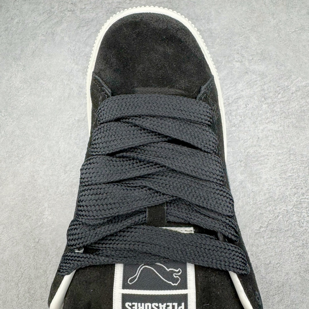 图片[4]-零售💰230 PUMA SUEDE XL 彪马新款面包鞋男女同款复古休闲板鞋 赠送一双鞋带 鞋身通体采用细腻的麂皮材质 厚实柔软 质感出众 鞋侧保留PUMA标志性跑道图案 侧面与后跟点缀金属色PUMA LOGO 兼具辨识度与细节感 加厚鞋垫、饱满鞋舌 搭配加宽扁形鞋带 使得穿着感更加贴合与舒适 值得一提的是 本季SUEDE XL鞋款以黑色、红色及蓝色最为瞩目 经典黑的配色 在低调之余可轻松驾驭任何潮流风格造型 而高饱和度的配色 则是当之无愧的早春出街利器。货号: 395205 尺码：36 37 37.5 38 38.5 39 40 40.5 41 42 42.5 43 44 45 编码：Hby2936030-运动鞋