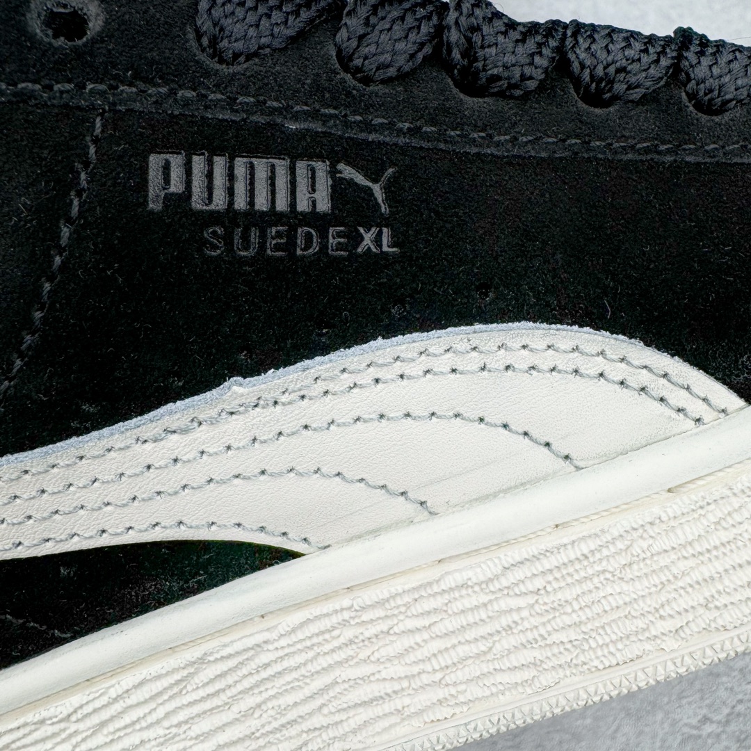 图片[11]-零售💰230 PUMA SUEDE XL 彪马新款面包鞋男女同款复古休闲板鞋 赠送一双鞋带 鞋身通体采用细腻的麂皮材质 厚实柔软 质感出众 鞋侧保留PUMA标志性跑道图案 侧面与后跟点缀金属色PUMA LOGO 兼具辨识度与细节感 加厚鞋垫、饱满鞋舌 搭配加宽扁形鞋带 使得穿着感更加贴合与舒适 值得一提的是 本季SUEDE XL鞋款以黑色、红色及蓝色最为瞩目 经典黑的配色 在低调之余可轻松驾驭任何潮流风格造型 而高饱和度的配色 则是当之无愧的早春出街利器。货号: 395205 尺码：36 37 37.5 38 38.5 39 40 40.5 41 42 42.5 43 44 45 编码：Hby2936030-运动鞋