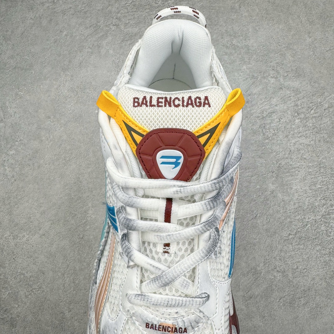 图片[5]-零售💰530 ＃VG零售版 BALENCIAGA Runner Sneaker 巴黎世家七代慢跑系列低帮复古野跑潮流运动鞋老爹鞋 尼龙和网布材质 磨损效果 鞋头边缘印有尺码 背面浮印尺码 外侧印有跑者徽标 鞋舌刺绣 Balenciaga 品牌标识 鞋跟背面 Balenciaga品牌标识 材质采用65%聚氨酯、35%聚酯纤维 全新 Runner 鞋型轮廓借鉴于 2000 年初的复古线条 搭载大网眼面料制成鞋面基础，由粉色、白色尼龍与橡胶质地覆盖鞋面诠释线条感 当中透过几道手缝线与折损痕更是精准的掌握历经时间淬炼的破旧痕迹 延续其手法至鞋领、鞋跟、鞋带、中底等部分均饰有破损及脏污之貌 尤其是鞋领处与鞋带孔眼条更是采用不规则做旧技术将内容物泡棉随机露出 尺码：35 36 37 38 39 40 41 42 43 44 45 46 编码：by5936030-运动鞋