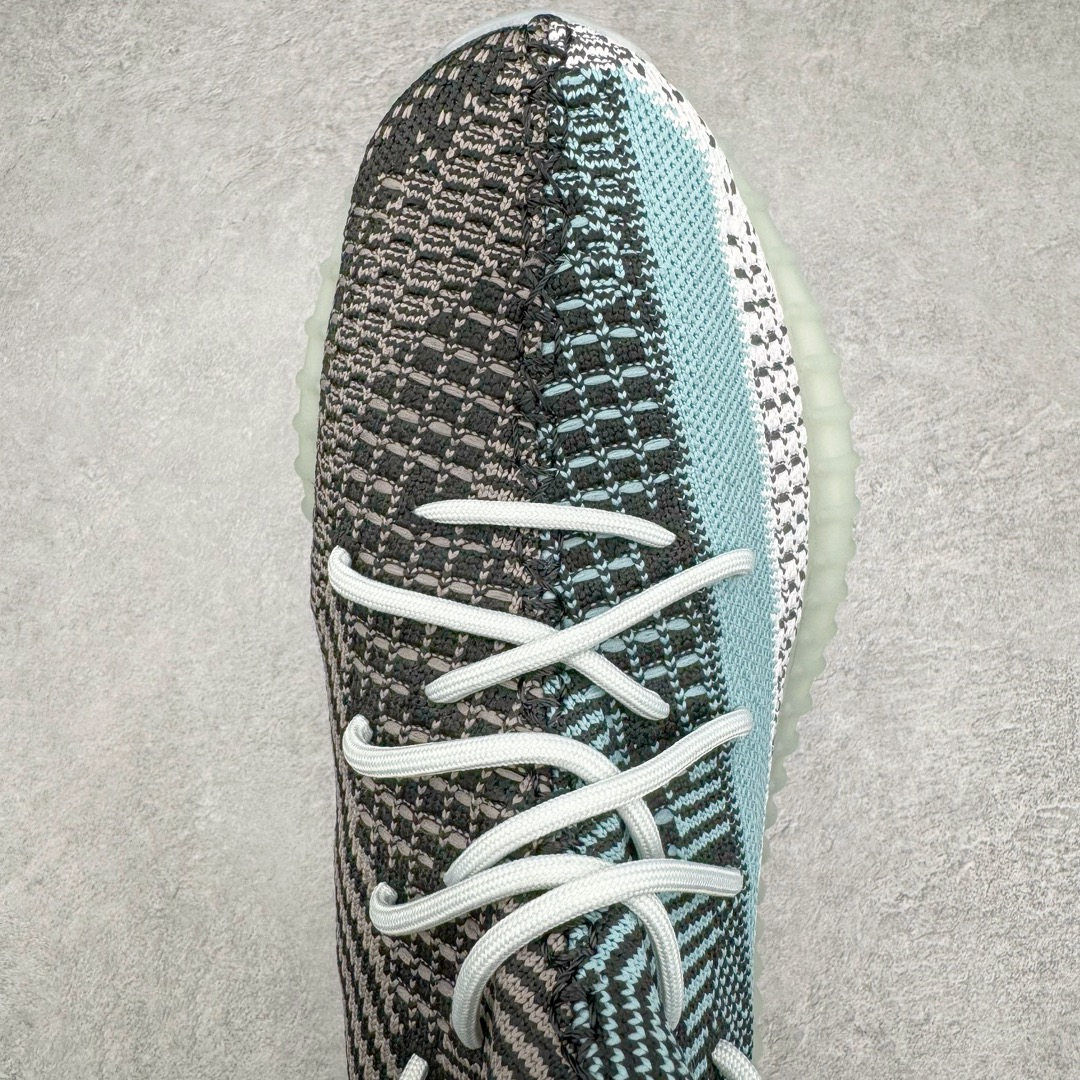 图片[4]-零售💰230 Yeezy Boost 350 V2 系列得物定制球鞋 涂鸦配色 全套原楦 原纸版 原鞋开模完美打造 采用辰元飞织鱼丝网原厂面 非进口机台 大底原厂半透明RB巴斯夫满钉大底  原厂东莞百宏3M反光鞋带 质感一致 原厂鑫成新粉原鞋垫 LOGO胶浆印花 钛金针与高士马克线针车精工打造 一切遵循原厂指令单采购同源原材 采购全套原厂进口材料 SIZE：36 36.5 37 38 38.5 39 40 40.5 41 42 42.5 43 44 44.5 45 46 47 编码：Nby2936030-运动鞋