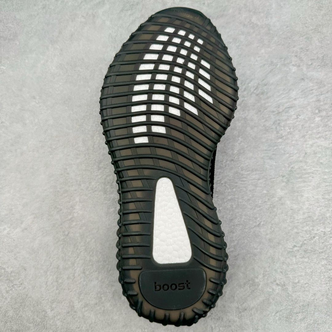 图片[9]-零售💰230 Yeezy Boost 350 V2 系列得物定制球鞋 涂鸦配色 全套原楦 原纸版 原鞋开模完美打造 采用辰元飞织鱼丝网原厂面 非进口机台 大底原厂半透明RB巴斯夫满钉大底  原厂东莞百宏3M反光鞋带 质感一致 原厂鑫成新粉原鞋垫 LOGO胶浆印花 钛金针与高士马克线针车精工打造 一切遵循原厂指令单采购同源原材 采购全套原厂进口材料 SIZE：36 36.5 37 38 38.5 39 40 40.5 41 42 42.5 43 44 44.5 45 46 47 编码：Nby2936030-运动鞋