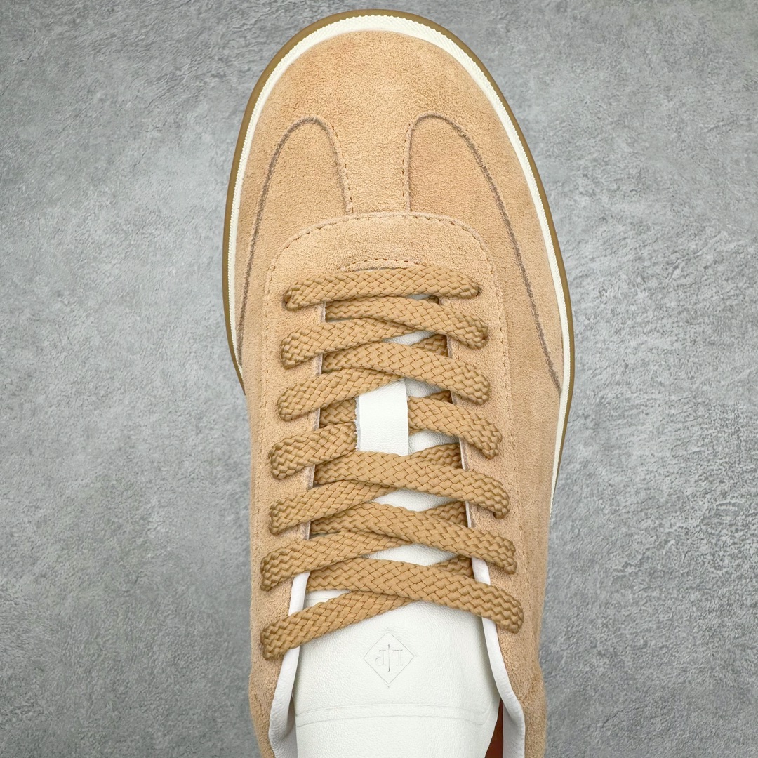 图片[4]-零售💰450 意大利顶级奢侈品牌·诺悠翩雅/Loro Piana Tennis Walk Low 生活系列低帮复古百搭德训风休闲运动板鞋 这款新款绒面革网球鞋采用超低帮设计 适合全年穿着 并具有防水性能 包边鞋底营造轻松迷人的色彩组合 将功能性与低调个性风格和谐融合 打造都市着装的理想鞋履选择 鞋跟处饰以Kummel色嵌片 柔软小牛皮鞋舌 压印LP徽标 棉质鞋带 材质：鞋面：牛剖层绒面革 鞋底：橡胶 衬里：牛皮革 尺码：40-44 编码：Fby4936050-运动鞋