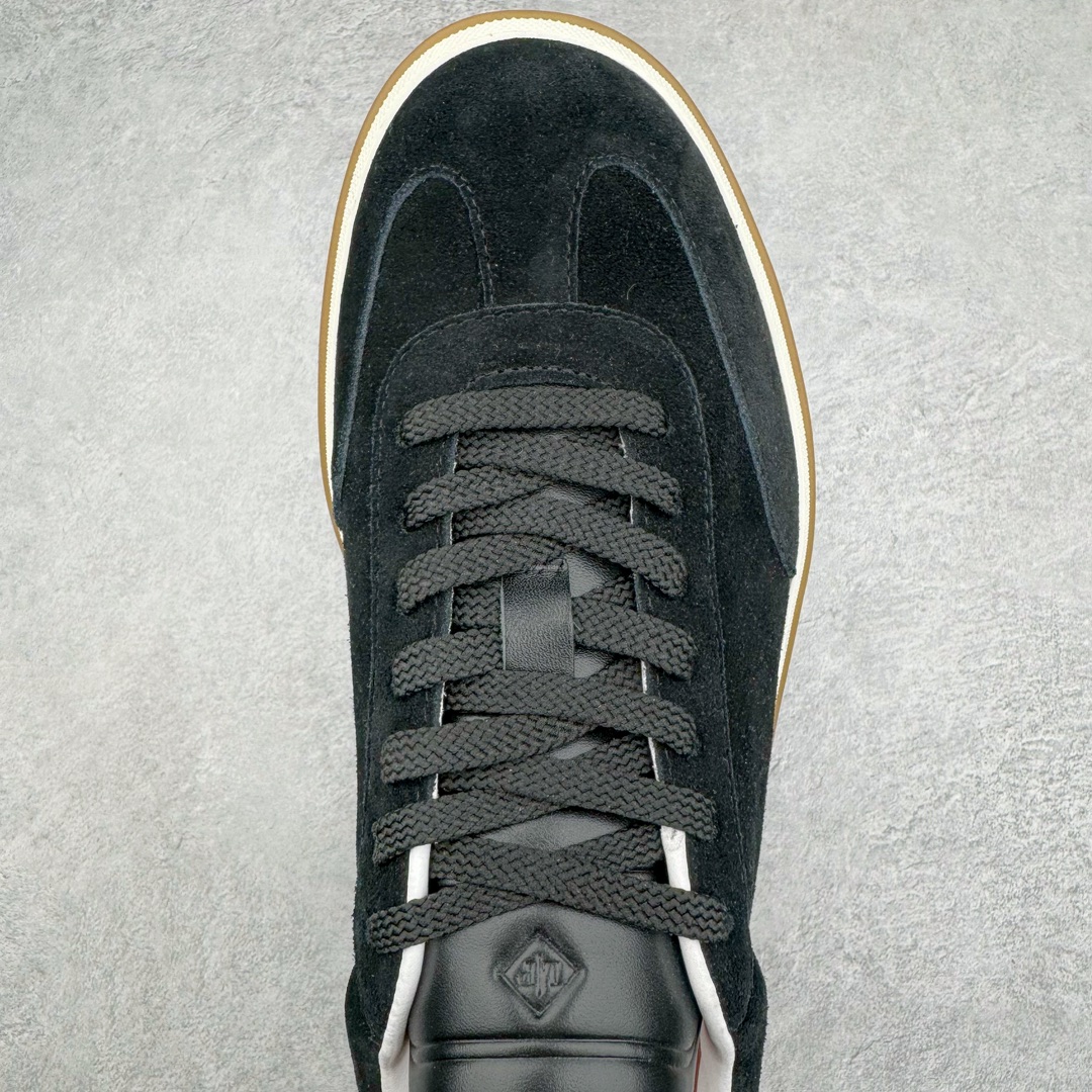 图片[4]-零售💰450 意大利顶级奢侈品牌·诺悠翩雅/Loro Piana Tennis Walk Low 生活系列低帮复古百搭德训风休闲运动板鞋 这款新款绒面革网球鞋采用超低帮设计 适合全年穿着 并具有防水性能 包边鞋底营造轻松迷人的色彩组合 将功能性与低调个性风格和谐融合 打造都市着装的理想鞋履选择 鞋跟处饰以Kummel色嵌片 柔软小牛皮鞋舌 压印LP徽标 棉质鞋带 材质：鞋面：牛剖层绒面革 鞋底：橡胶 衬里：牛皮革 尺码：40-44 编码：Fby4936050-运动鞋