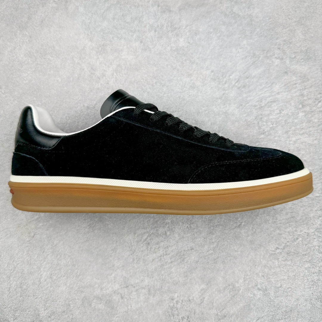 零售💰450 意大利顶级奢侈品牌·诺悠翩雅/Loro Piana Tennis Walk Low 生活系列低帮复古百搭德训风休闲运动板鞋 这款新款绒面革网球鞋采用超低帮设计 适合全年穿着 并具有防水性能 包边鞋底营造轻松迷人的色彩组合 将功能性与低调个性风格和谐融合 打造都市着装的理想鞋履选择 鞋跟处饰以Kummel色嵌片 柔软小牛皮鞋舌 压印LP徽标 棉质鞋带 材质：鞋面：牛剖层绒面革 鞋底：橡胶 衬里：牛皮革 尺码：40-44 编码：Fby4936050-运动鞋