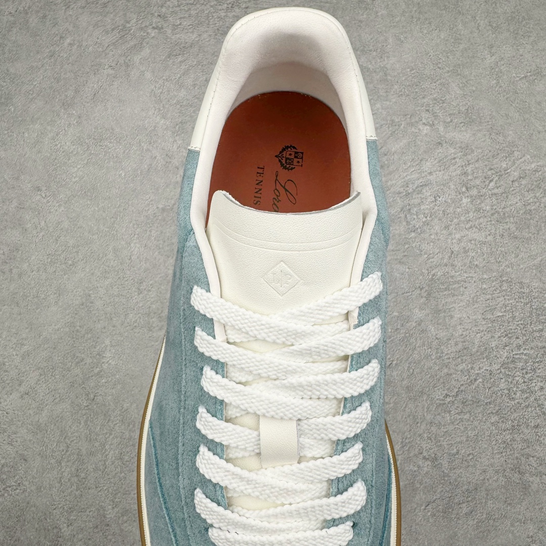 图片[5]-零售💰450 意大利顶级奢侈品牌·诺悠翩雅/Loro Piana Tennis Walk Low 生活系列低帮复古百搭德训风休闲运动板鞋 这款新款绒面革网球鞋采用超低帮设计 适合全年穿着 并具有防水性能 包边鞋底营造轻松迷人的色彩组合 将功能性与低调个性风格和谐融合 打造都市着装的理想鞋履选择 鞋跟处饰以Kummel色嵌片 柔软小牛皮鞋舌 压印LP徽标 棉质鞋带 材质：鞋面：牛剖层绒面革 鞋底：橡胶 衬里：牛皮革 尺码：40-44 编码：Fby4936050-运动鞋