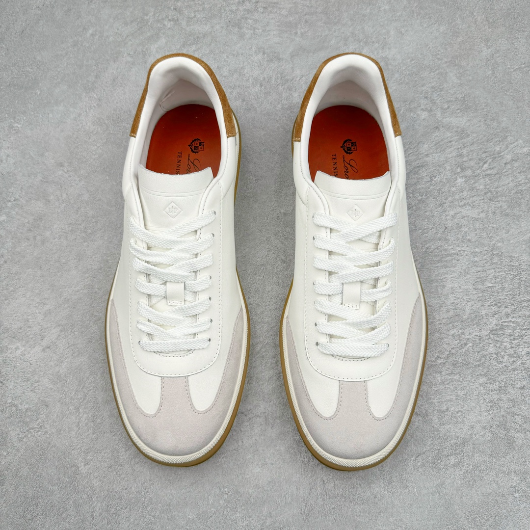 图片[2]-零售💰450 意大利顶级奢侈品牌·诺悠翩雅/Loro Piana Tennis Walk Low 生活系列低帮复古百搭德训风休闲运动板鞋 这款新款绒面革网球鞋采用超低帮设计 适合全年穿着 并具有防水性能 包边鞋底营造轻松迷人的色彩组合 将功能性与低调个性风格和谐融合 打造都市着装的理想鞋履选择 鞋跟处饰以Kummel色嵌片 柔软小牛皮鞋舌 压印LP徽标 棉质鞋带 材质：鞋面：牛剖层绒面革 鞋底：橡胶 衬里：牛皮革 尺码：40-44 编码：Fby4936050-运动鞋