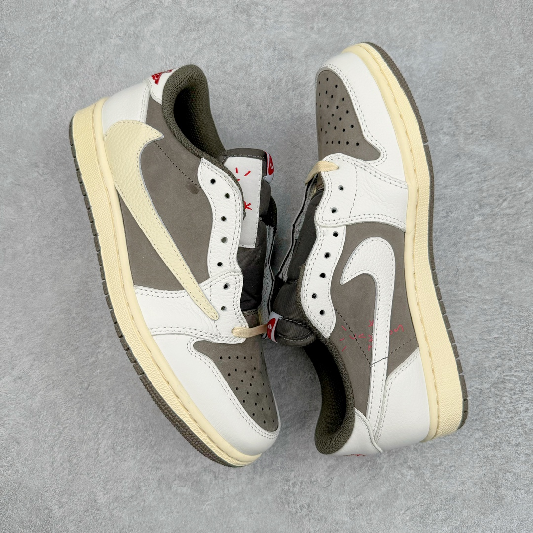 图片[3]-零售💰220 ＃DT同源福利回馈‼Travis Scott x Air Jordan AJ1 Low OG SP TS联名倒钩3.0低帮 白棕色 DM7866-162 头层皮料加持 DT同源全套原纸板楦头开发 确保原汁原味 完美呈现倒钩版型 原档案转印油墨一体 一码一磨具拒绝假半码 此版本只针对中端市场 皮料材质有所更替 其他数据细节工艺流程均保持一致 绝不口嗨 原盒原配 外盒透明胶套 内侧字体 工整带凹凸感 原厂拉帮工艺 针距密度一致 后跟弧度收口自然不对折 极致一眼正品既视感 进口玻璃冲刀皮料裁剪零毛边 承诺百分百一致原鞋 全鞋电脑针车工艺 进口港宝加持 后跟自然饱满 全鞋荧光划线卡点 追求极致完美 每一双都是工艺品 多重QC质检 超越公司货的品控标准 SIZE：36 36.5 37.5 38 38.5 39 40 40.5 41 42 42.5 43 44 44.5 45 46 47.5 编码：Dby2936020-运动鞋