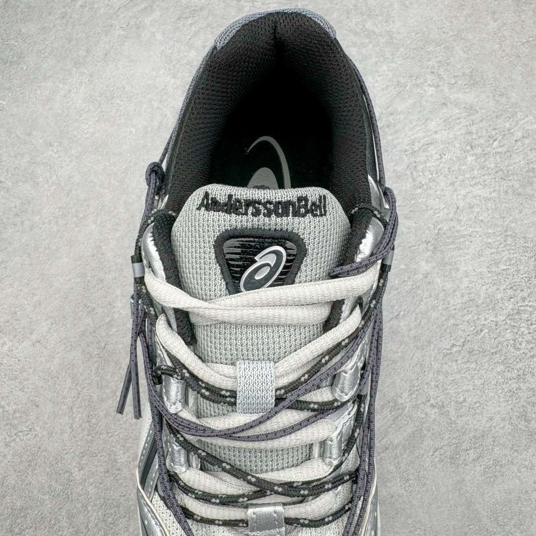 图片[5]-Anderssonbell X Asics GEL-1090 亚瑟士联名款复古绑带机能跑鞋 鞋身设计选用优质材料制成鞋面 为其增添舒适脚感 中底采用了更为柔软的材料 脚感舒适 橡胶鞋底上带有防滑纹路设计 提升耐磨性与防滑性 带有亮丽外观设计与出众脚感的GEL-1090于2020年再度回归 设计延续21世纪初跑鞋特有的未来感和前卫造型 货号： 1203A115-006NCC 尺码：36 37 37.5 38 39 39.5 40.5 41.5 42 42.5 43.5 44.5 45-选品中心