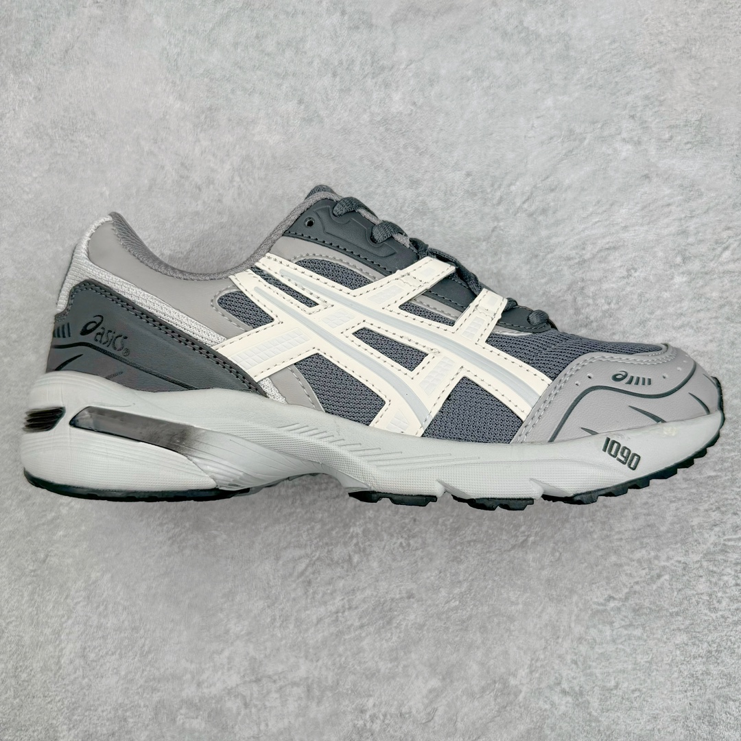 图片[5]-＃福利特价 ASICS Tiger GEL-1090V2 系列亚瑟士低帮户外风休闲运动跑步鞋 早在 2019 年 ASICS 就推出了流行的 2004 GEL-1090 的新版本 该产品因其复古外观和舒适的造型而被推向现代街头服饰 现在ASICS 以时下流行的运动美学改造鞋款 以对跑步者的新诠释打造全新 GEL-1090 v2 在新版本中 ASICS 专注于日常衣橱的采用 将优质绒面革和柔软皮革的毛绒组合拼凑在运动鞋的覆盖层上 以柔和的配色为重点，新运动鞋的改良美学为 2019 年发布的 GEL-1090 的金属色调提供了一种简约的选择 然而 它曾经受到运动员广泛喜爱的流线型轮廓在新型号中保持不变 将舒适性和多功能性保持在设计的核心 这款运动鞋还保留了网眼鞋身 确保透气性 圆形鞋带确保贴合 在原版的新进展中 该品牌使用 GEL 系列的最新技术开发更新了运动鞋的外观 简约之选 新运动鞋的改良美学 尺码：36 37 37.5 38 39 39.5 40 40.5 41.5 42 42.5 43.5 44 44.5 45-选品中心