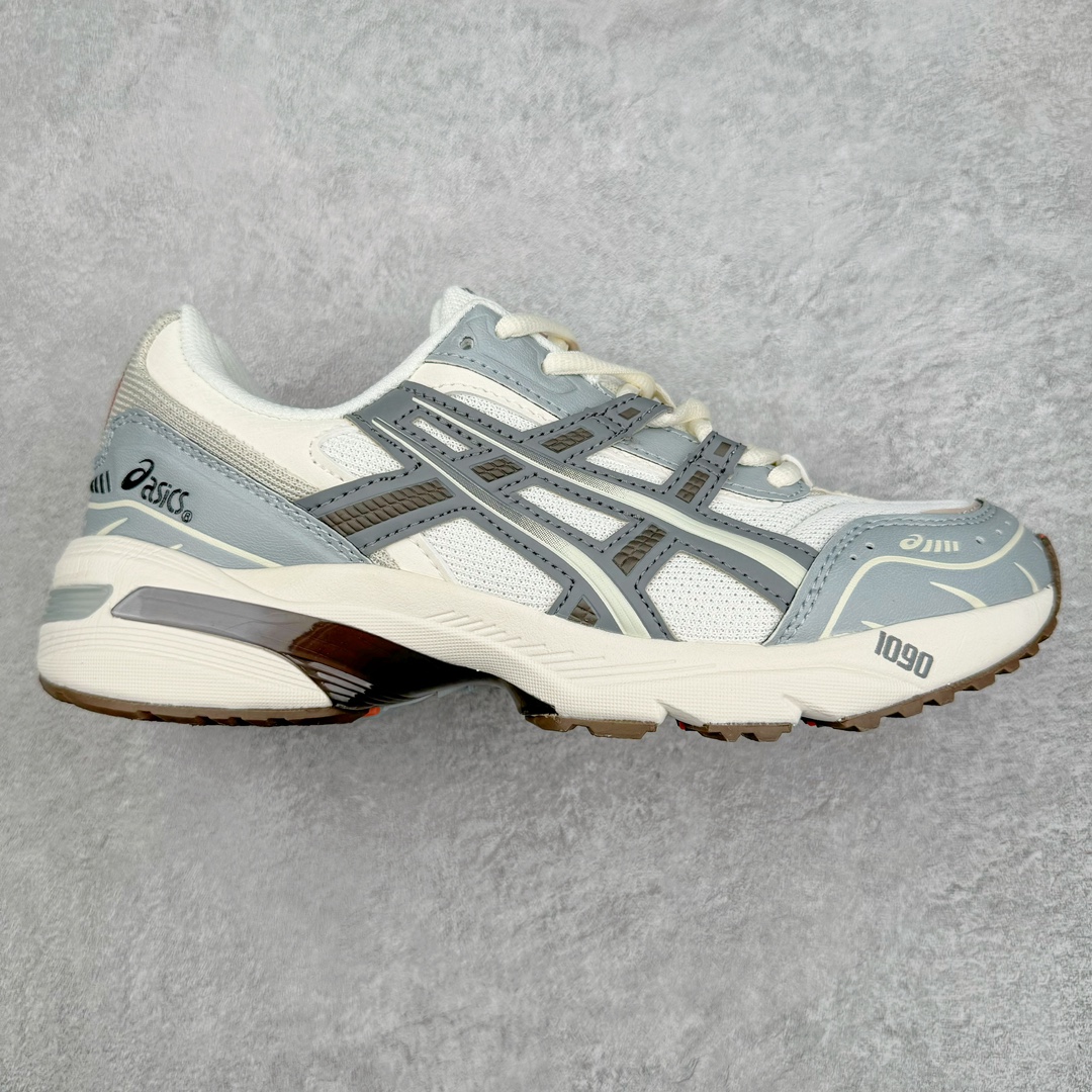 ＃福利特价 ASICS Tiger GEL-1090V2 系列亚瑟士低帮户外风休闲运动跑步鞋 早在 2019 年 ASICS 就推出了流行的 2004 GEL-1090 的新版本 该产品因其复古外观和舒适的造型而被推向现代街头服饰 现在ASICS 以时下流行的运动美学改造鞋款 以对跑步者的新诠释打造全新 GEL-1090 v2 在新版本中 ASICS 专注于日常衣橱的采用 将优质绒面革和柔软皮革的毛绒组合拼凑在运动鞋的覆盖层上 以柔和的配色为重点，新运动鞋的改良美学为 2019 年发布的 GEL-1090 的金属色调提供了一种简约的选择 然而 它曾经受到运动员广泛喜爱的流线型轮廓在新型号中保持不变 将舒适性和多功能性保持在设计的核心 这款运动鞋还保留了网眼鞋身 确保透气性 圆形鞋带确保贴合 在原版的新进展中 该品牌使用 GEL 系列的最新技术开发更新了运动鞋的外观 简约之选 新运动鞋的改良美学 尺码：36 37 37.5 38 39 39.5 40 40.5 41.5 42 42.5 43.5 44 44.5 45-选品中心