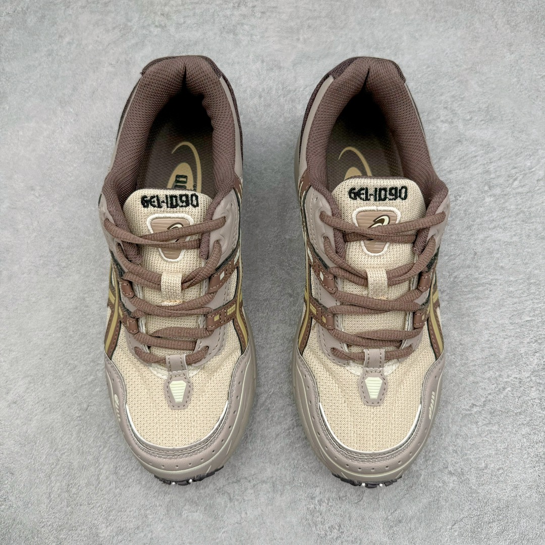 图片[2]-＃福利特价 ASICS Tiger GEL-1090V2 系列亚瑟士低帮户外风休闲运动跑步鞋 早在 2019 年 ASICS 就推出了流行的 2004 GEL-1090 的新版本 该产品因其复古外观和舒适的造型而被推向现代街头服饰 现在ASICS 以时下流行的运动美学改造鞋款 以对跑步者的新诠释打造全新 GEL-1090 v2 在新版本中 ASICS 专注于日常衣橱的采用 将优质绒面革和柔软皮革的毛绒组合拼凑在运动鞋的覆盖层上 以柔和的配色为重点，新运动鞋的改良美学为 2019 年发布的 GEL-1090 的金属色调提供了一种简约的选择 然而 它曾经受到运动员广泛喜爱的流线型轮廓在新型号中保持不变 将舒适性和多功能性保持在设计的核心 这款运动鞋还保留了网眼鞋身 确保透气性 圆形鞋带确保贴合 在原版的新进展中 该品牌使用 GEL 系列的最新技术开发更新了运动鞋的外观 简约之选 新运动鞋的改良美学 尺码：36 37 37.5 38 39 39.5 40 40.5 41.5 42 42.5 43.5 44 44.5 45-选品中心