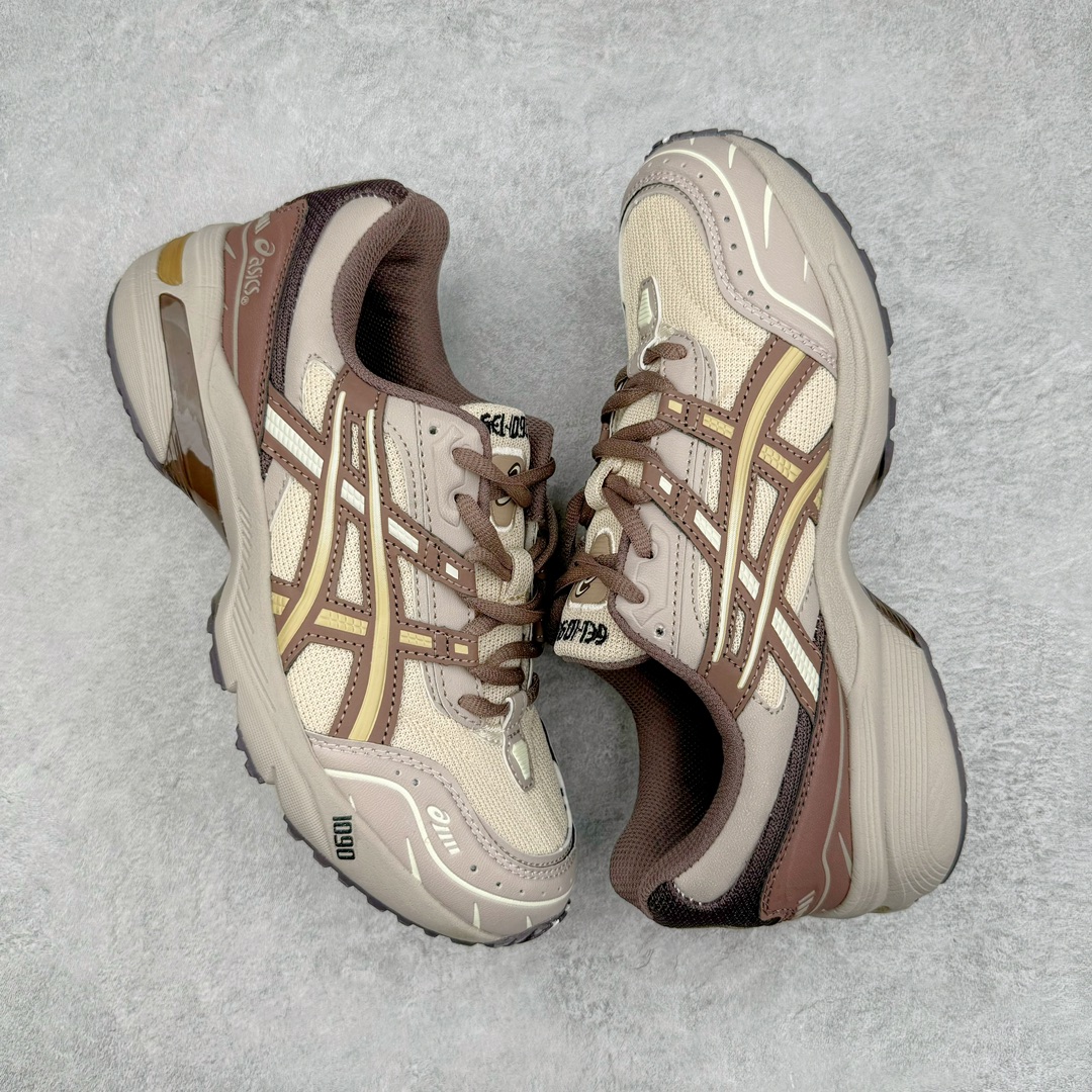 图片[3]-＃福利特价 ASICS Tiger GEL-1090V2 系列亚瑟士低帮户外风休闲运动跑步鞋 早在 2019 年 ASICS 就推出了流行的 2004 GEL-1090 的新版本 该产品因其复古外观和舒适的造型而被推向现代街头服饰 现在ASICS 以时下流行的运动美学改造鞋款 以对跑步者的新诠释打造全新 GEL-1090 v2 在新版本中 ASICS 专注于日常衣橱的采用 将优质绒面革和柔软皮革的毛绒组合拼凑在运动鞋的覆盖层上 以柔和的配色为重点，新运动鞋的改良美学为 2019 年发布的 GEL-1090 的金属色调提供了一种简约的选择 然而 它曾经受到运动员广泛喜爱的流线型轮廓在新型号中保持不变 将舒适性和多功能性保持在设计的核心 这款运动鞋还保留了网眼鞋身 确保透气性 圆形鞋带确保贴合 在原版的新进展中 该品牌使用 GEL 系列的最新技术开发更新了运动鞋的外观 简约之选 新运动鞋的改良美学 尺码：36 37 37.5 38 39 39.5 40 40.5 41.5 42 42.5 43.5 44 44.5 45-选品中心