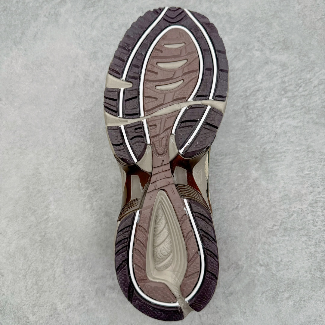 图片[9]-＃福利特价 ASICS Tiger GEL-1090V2 系列亚瑟士低帮户外风休闲运动跑步鞋 早在 2019 年 ASICS 就推出了流行的 2004 GEL-1090 的新版本 该产品因其复古外观和舒适的造型而被推向现代街头服饰 现在ASICS 以时下流行的运动美学改造鞋款 以对跑步者的新诠释打造全新 GEL-1090 v2 在新版本中 ASICS 专注于日常衣橱的采用 将优质绒面革和柔软皮革的毛绒组合拼凑在运动鞋的覆盖层上 以柔和的配色为重点，新运动鞋的改良美学为 2019 年发布的 GEL-1090 的金属色调提供了一种简约的选择 然而 它曾经受到运动员广泛喜爱的流线型轮廓在新型号中保持不变 将舒适性和多功能性保持在设计的核心 这款运动鞋还保留了网眼鞋身 确保透气性 圆形鞋带确保贴合 在原版的新进展中 该品牌使用 GEL 系列的最新技术开发更新了运动鞋的外观 简约之选 新运动鞋的改良美学 尺码：36 37 37.5 38 39 39.5 40 40.5 41.5 42 42.5 43.5 44 44.5 45-选品中心