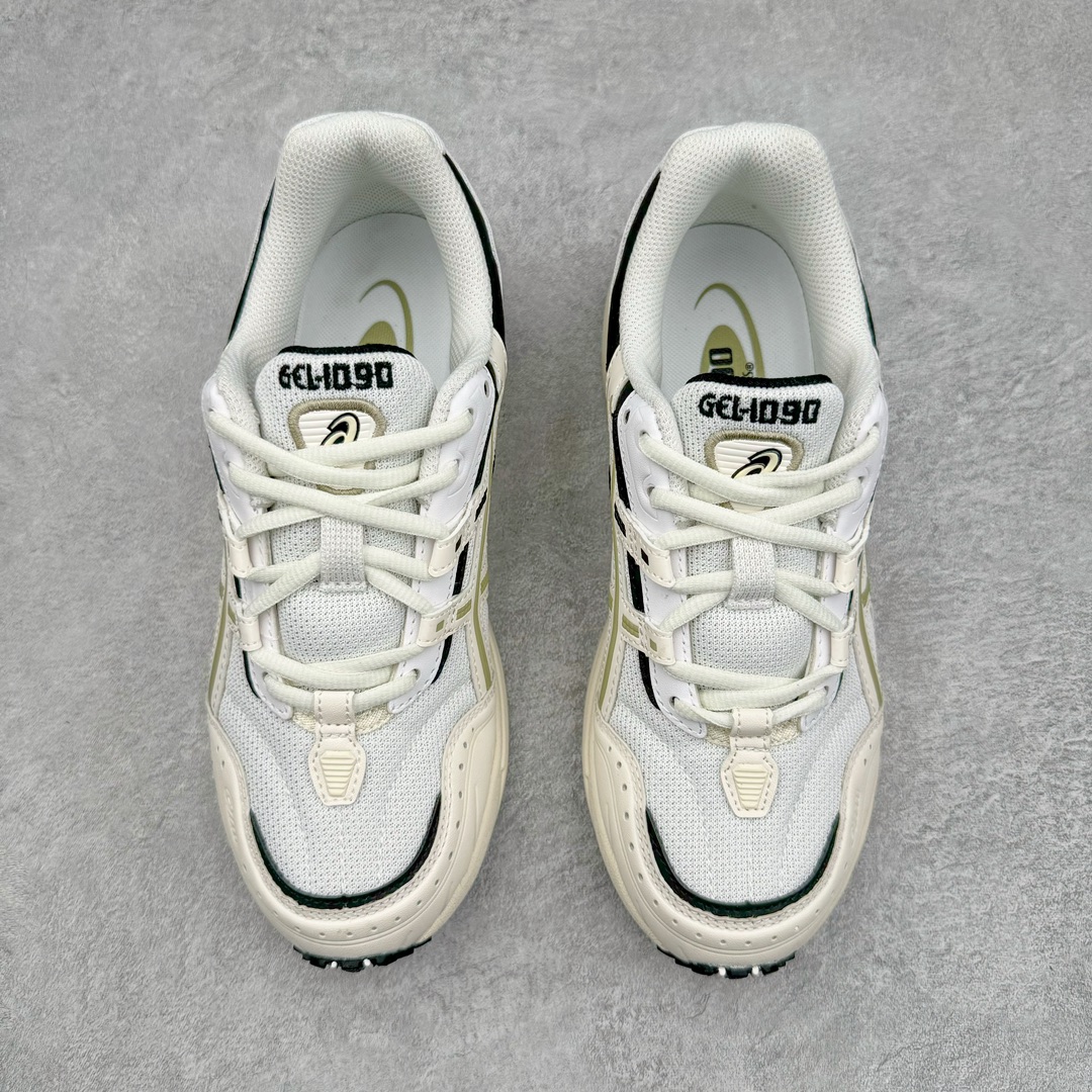 图片[2]-＃福利特价 ASICS Tiger GEL-1090V2 系列亚瑟士低帮户外风休闲运动跑步鞋 早在 2019 年 ASICS 就推出了流行的 2004 GEL-1090 的新版本 该产品因其复古外观和舒适的造型而被推向现代街头服饰 现在ASICS 以时下流行的运动美学改造鞋款 以对跑步者的新诠释打造全新 GEL-1090 v2 在新版本中 ASICS 专注于日常衣橱的采用 将优质绒面革和柔软皮革的毛绒组合拼凑在运动鞋的覆盖层上 以柔和的配色为重点，新运动鞋的改良美学为 2019 年发布的 GEL-1090 的金属色调提供了一种简约的选择 然而 它曾经受到运动员广泛喜爱的流线型轮廓在新型号中保持不变 将舒适性和多功能性保持在设计的核心 这款运动鞋还保留了网眼鞋身 确保透气性 圆形鞋带确保贴合 在原版的新进展中 该品牌使用 GEL 系列的最新技术开发更新了运动鞋的外观 简约之选 新运动鞋的改良美学 尺码：36 37 37.5 38 39 39.5 40 40.5 41.5 42 42.5 43.5 44 44.5 45-选品中心