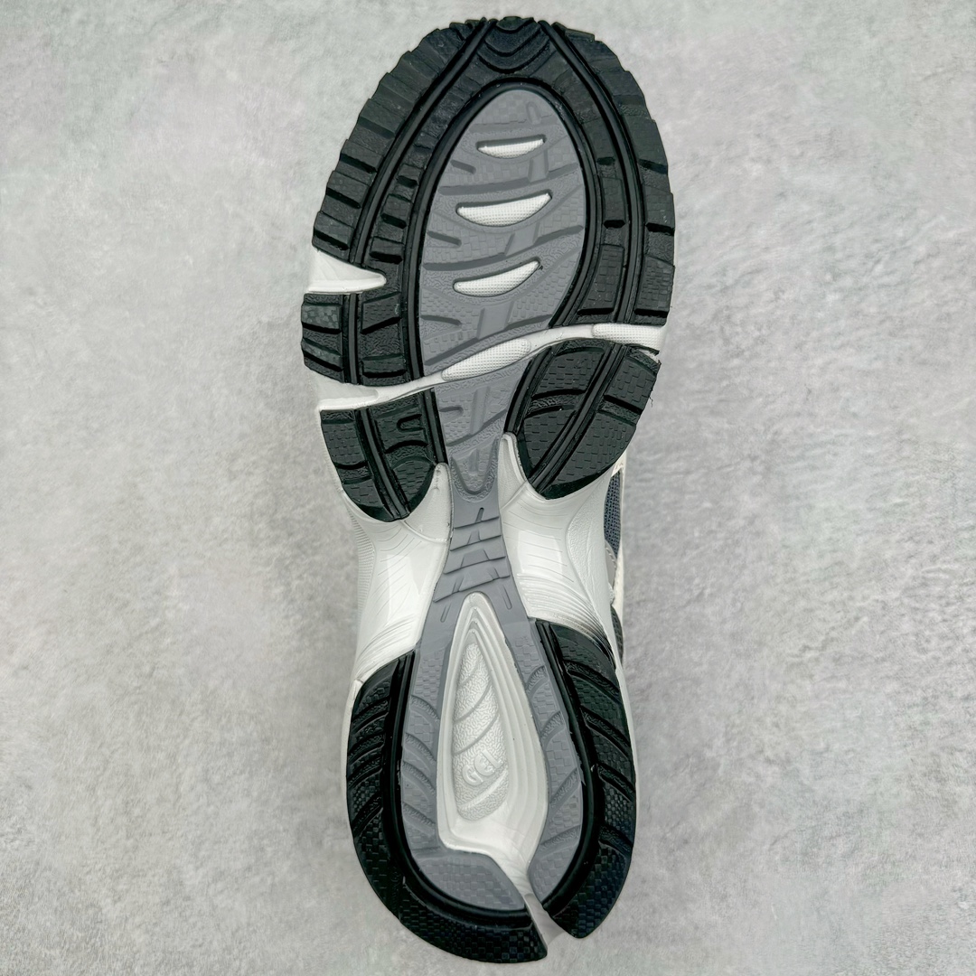 图片[9]-＃福利特价 ASICS Tiger GEL-1090V2 系列亚瑟士低帮户外风休闲运动跑步鞋 早在 2019 年 ASICS 就推出了流行的 2004 GEL-1090 的新版本 该产品因其复古外观和舒适的造型而被推向现代街头服饰 现在ASICS 以时下流行的运动美学改造鞋款 以对跑步者的新诠释打造全新 GEL-1090 v2 在新版本中 ASICS 专注于日常衣橱的采用 将优质绒面革和柔软皮革的毛绒组合拼凑在运动鞋的覆盖层上 以柔和的配色为重点，新运动鞋的改良美学为 2019 年发布的 GEL-1090 的金属色调提供了一种简约的选择 然而 它曾经受到运动员广泛喜爱的流线型轮廓在新型号中保持不变 将舒适性和多功能性保持在设计的核心 这款运动鞋还保留了网眼鞋身 确保透气性 圆形鞋带确保贴合 在原版的新进展中 该品牌使用 GEL 系列的最新技术开发更新了运动鞋的外观 简约之选 新运动鞋的改良美学 尺码：36 37 37.5 38 39 39.5 40 40.5 41.5 42 42.5 43.5 44 44.5 45-选品中心