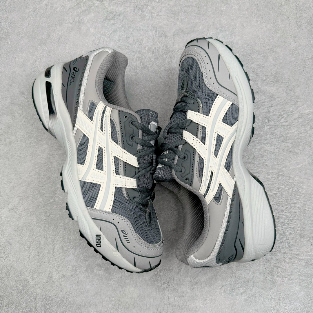 图片[3]-＃福利特价 ASICS Tiger GEL-1090V2 系列亚瑟士低帮户外风休闲运动跑步鞋 早在 2019 年 ASICS 就推出了流行的 2004 GEL-1090 的新版本 该产品因其复古外观和舒适的造型而被推向现代街头服饰 现在ASICS 以时下流行的运动美学改造鞋款 以对跑步者的新诠释打造全新 GEL-1090 v2 在新版本中 ASICS 专注于日常衣橱的采用 将优质绒面革和柔软皮革的毛绒组合拼凑在运动鞋的覆盖层上 以柔和的配色为重点，新运动鞋的改良美学为 2019 年发布的 GEL-1090 的金属色调提供了一种简约的选择 然而 它曾经受到运动员广泛喜爱的流线型轮廓在新型号中保持不变 将舒适性和多功能性保持在设计的核心 这款运动鞋还保留了网眼鞋身 确保透气性 圆形鞋带确保贴合 在原版的新进展中 该品牌使用 GEL 系列的最新技术开发更新了运动鞋的外观 简约之选 新运动鞋的改良美学 尺码：36 37 37.5 38 39 39.5 40 40.5 41.5 42 42.5 43.5 44 44.5 45-选品中心