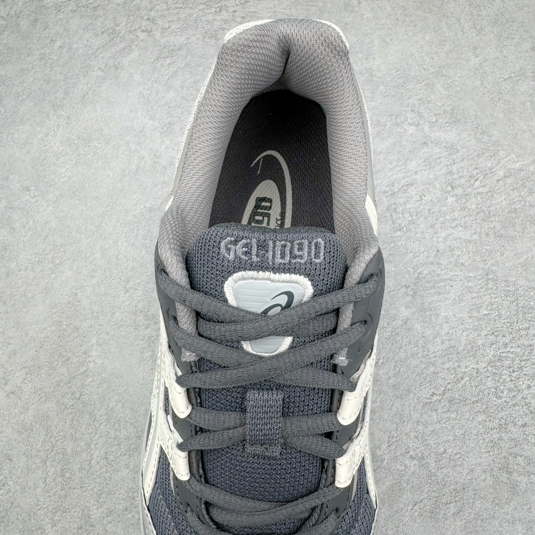 图片[5]-＃福利特价 ASICS Tiger GEL-1090V2 系列亚瑟士低帮户外风休闲运动跑步鞋 早在 2019 年 ASICS 就推出了流行的 2004 GEL-1090 的新版本 该产品因其复古外观和舒适的造型而被推向现代街头服饰 现在ASICS 以时下流行的运动美学改造鞋款 以对跑步者的新诠释打造全新 GEL-1090 v2 在新版本中 ASICS 专注于日常衣橱的采用 将优质绒面革和柔软皮革的毛绒组合拼凑在运动鞋的覆盖层上 以柔和的配色为重点，新运动鞋的改良美学为 2019 年发布的 GEL-1090 的金属色调提供了一种简约的选择 然而 它曾经受到运动员广泛喜爱的流线型轮廓在新型号中保持不变 将舒适性和多功能性保持在设计的核心 这款运动鞋还保留了网眼鞋身 确保透气性 圆形鞋带确保贴合 在原版的新进展中 该品牌使用 GEL 系列的最新技术开发更新了运动鞋的外观 简约之选 新运动鞋的改良美学 尺码：36 37 37.5 38 39 39.5 40 40.5 41.5 42 42.5 43.5 44 44.5 45-选品中心