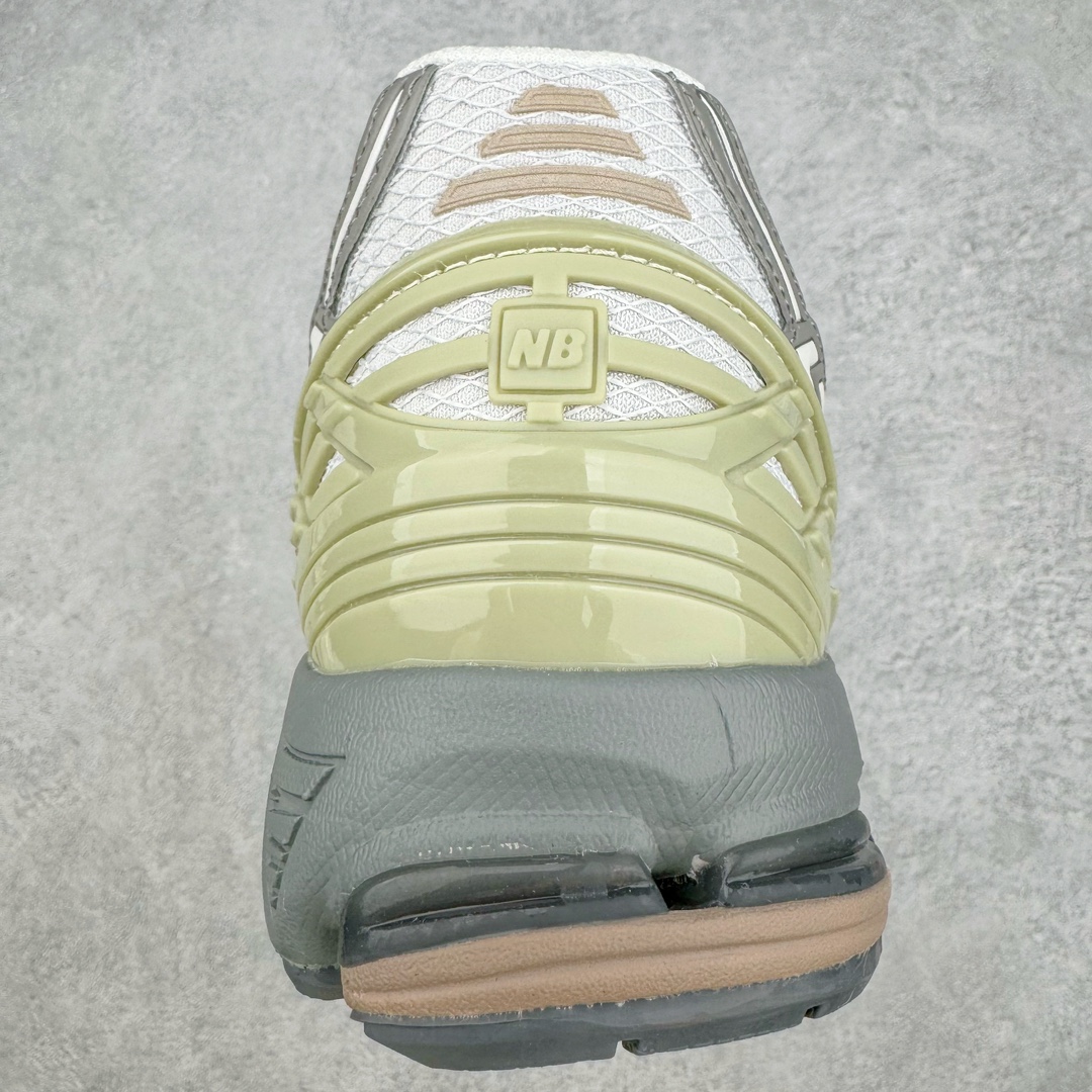 图片[8]-零售💰290 ＃DT纯原 新百伦NB New Balance M1906系列 全套原楦原纸板原厂数据开发 进口三明治网面 原装进口皮料正确绒感卡色 正确中底拉帮中底网布细节 原厂标裁 带紫光防伪 定制后跟透明水晶模块 冲裁组合 大底贴合程度胶水上色把控完美 整洁度挑战全网艺术家 多道序QC把关品质完善 匠心打造 耗时两个月开发完成 工艺极其复杂难度可想而知 新开独立私模大底 正确六层组合大底 高端零售专供产物 Size：36 37 37.5 38 38.5 39 40 40.5 41 42 42.5 43 44 45 编码：Dby2936090-运动鞋