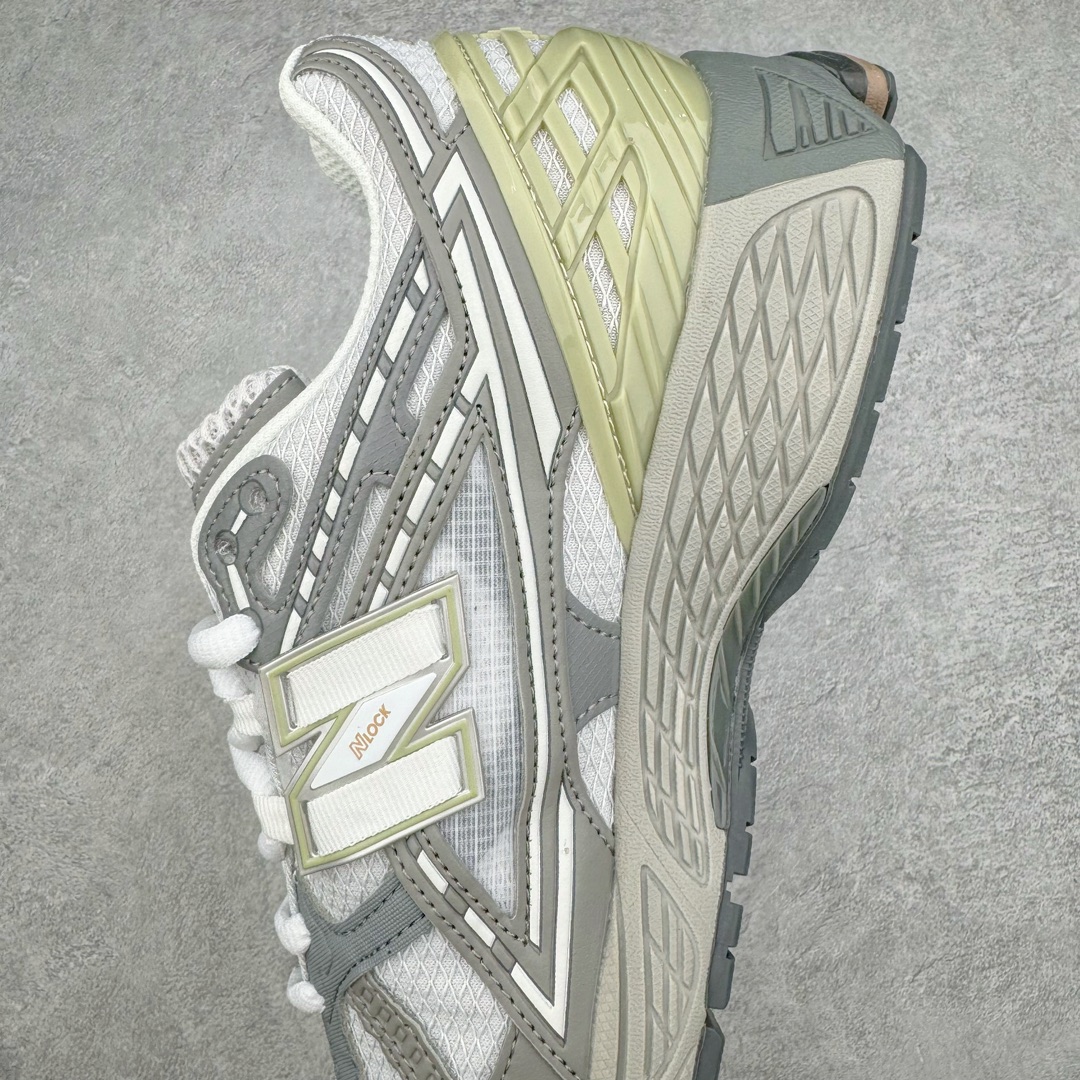 图片[7]-零售💰290 ＃DT纯原 新百伦NB New Balance M1906系列 全套原楦原纸板原厂数据开发 进口三明治网面 原装进口皮料正确绒感卡色 正确中底拉帮中底网布细节 原厂标裁 带紫光防伪 定制后跟透明水晶模块 冲裁组合 大底贴合程度胶水上色把控完美 整洁度挑战全网艺术家 多道序QC把关品质完善 匠心打造 耗时两个月开发完成 工艺极其复杂难度可想而知 新开独立私模大底 正确六层组合大底 高端零售专供产物 Size：36 37 37.5 38 38.5 39 40 40.5 41 42 42.5 43 44 45 编码：Dby2936090-运动鞋