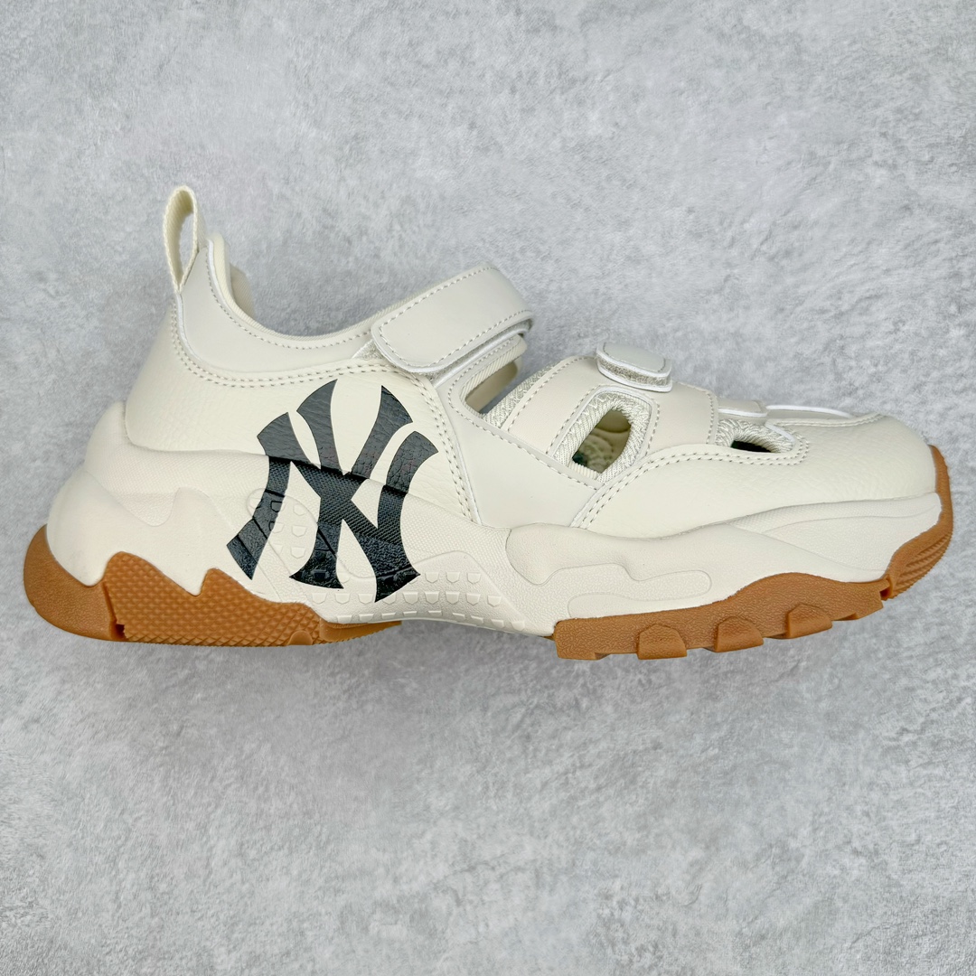 零售💰240 ＃DG纯原 New York Yankees x MLB Big Ball Chunky Mask Sandal 系列厚底老爹风魔术贴镂空休闲运动慢凉鞋 Korea韩国联名NY美国榄球纽约洋基队限定 韩国代购专供 全套原楦原纸板原厂数据开发 正确中底拉帮中底网布细节 平台代购专供 左脚内置芯片 韩国代购吊牌标贴 独家一比一RB+MD组合大底 高频后跟小人Logo精准对位立体饱满 正确网布加超迁鞋面 转印中底走线紧密 转印Logo工艺表层防刮不掉色 Size：35 36 36.5 37.5 38 38.5 39 40 40.5 41 42 42.5 43 44 45 编码：by2936040-运动鞋