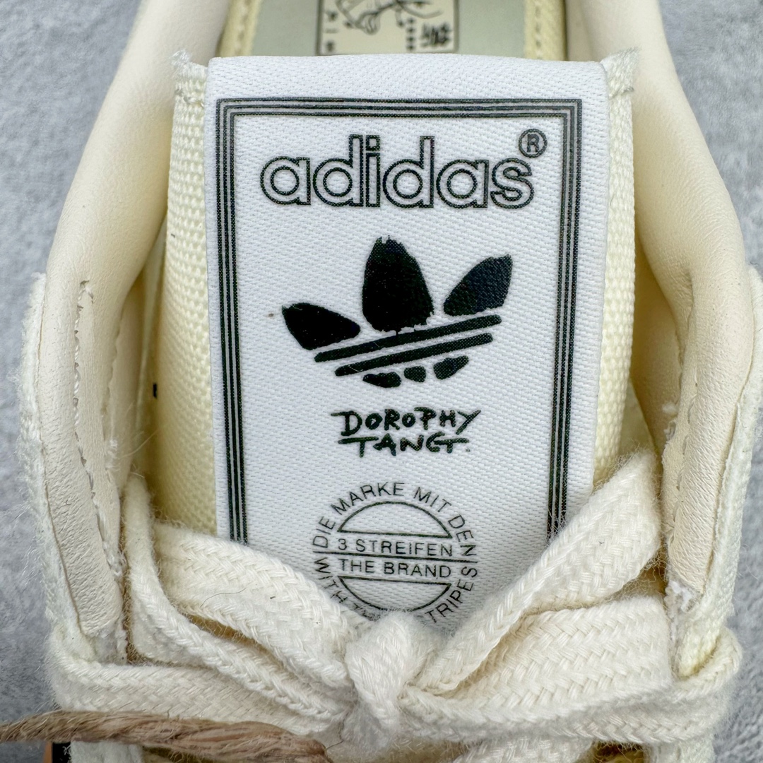 图片[13]-零售💰230 ＃MF Dorophy Tang x Adidas Gazelle Indoor Trainers 羚羊内训系列低帮复古百搭休闲运动德训风板鞋 「万物寻宗」新系列「武」上市 太极阴阳 联手当代艺术家 奶白鸳鸯黑生胶底 IG3677 高端零售特供批次 原厂定制长毛翻毛皮组合环保纤维革鞋面材质 内置环保海玻璃鞋垫 外置RB橡胶大底 产品品控稳定性领先行业 原厂全套原楦原纸板冲刀磨具开发 原厂皮料加持 原厂港宝加持定型后跟R度完美 将复古进行到底 简约流畅 三十年不变经典 这款Gazelle运动鞋 无论面料、配色、质感或设计 都只在重现其1991年原款的经典 皮革鞋面 撞色三条纹和鞋跟标的设计 力求呈现90年代的经典复古风潮 Samba火热的同时 也带动了其它的复古鞋型 Gazelle便是其中一只 Gazelle Indoor拥有包边更宽的T字型鞋头 更好的保护运动员的前掌 浓浓的复古氛围感 非常适合现在流行的Cleanfit风格 尺码：35.5 36 36⅔ 37⅓ 38 38⅔ 39⅓ 40 40⅔ 41⅓ 42 42⅔ 43⅓ 44 44⅔ 45 编码：by2936030-运动鞋