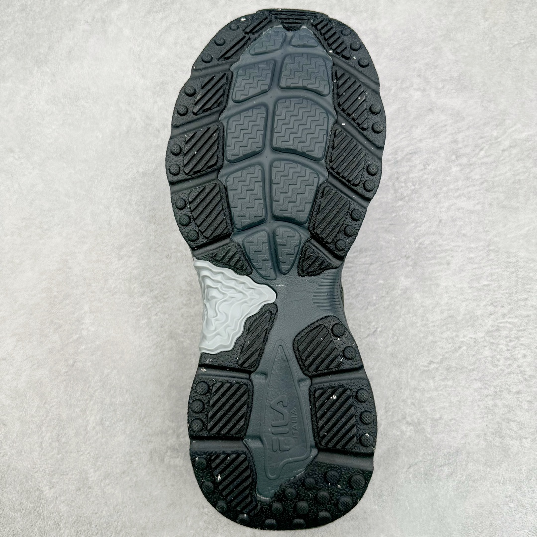 图片[9]-FILA FUSION Fluid 斐乐摩登潮牌防滑耐磨轻便运动鞋 FUSION 系列传承了 FILA 的百年基因，融入年轻运动及潮流文化，成为引领变革、创新突破的一代。以“1+N” 的跨界合作模式重现经典的同时创造经典。带来最出其不意的跨界合作惊喜。同时，FILAFUSION把FILA 的 DNA 融入到定制体验里，你可以随心制造厲于你的产品。FILA FUSION 的鞋家族涵盖了老爹鞋、跑步鞋、网球鞋、季节款。风格复古新潮，满足了时尚人士出行及各类运动的搭配需求，成为当下年轻人筷拥的鞋类品牌之一。FILA FUSION 走进年轻人的世界，通过年轻人运动，街舞，滑板，篮球，展现 FILA FUSION 的潮流态度和年轻文化。FILA FUSION 认为末来属于引领变革、创新突破的年轻一代，让我们一起构成 FILA 未来的蓝图吧！尺码：35.5 36 36.5 37.5 38 38.5 39 40 40.5 41 42 42.5 43 44 44.5 45 45.5-选品中心